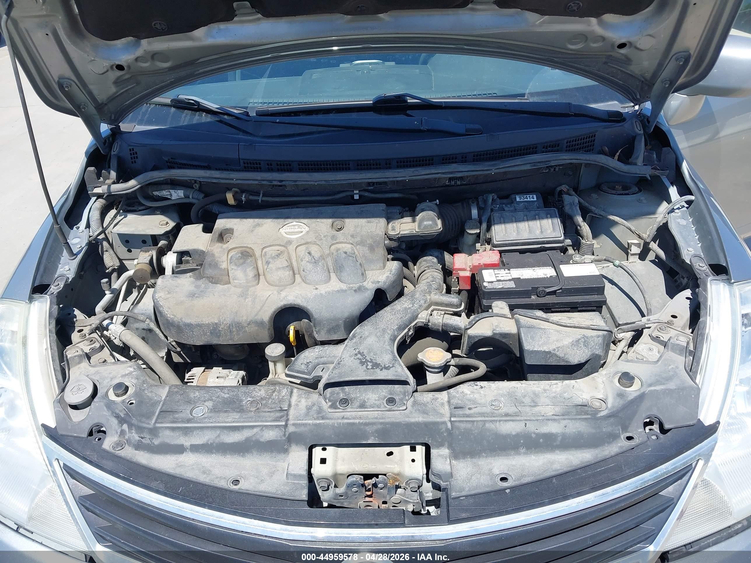 NISSAN VERSA image 10
