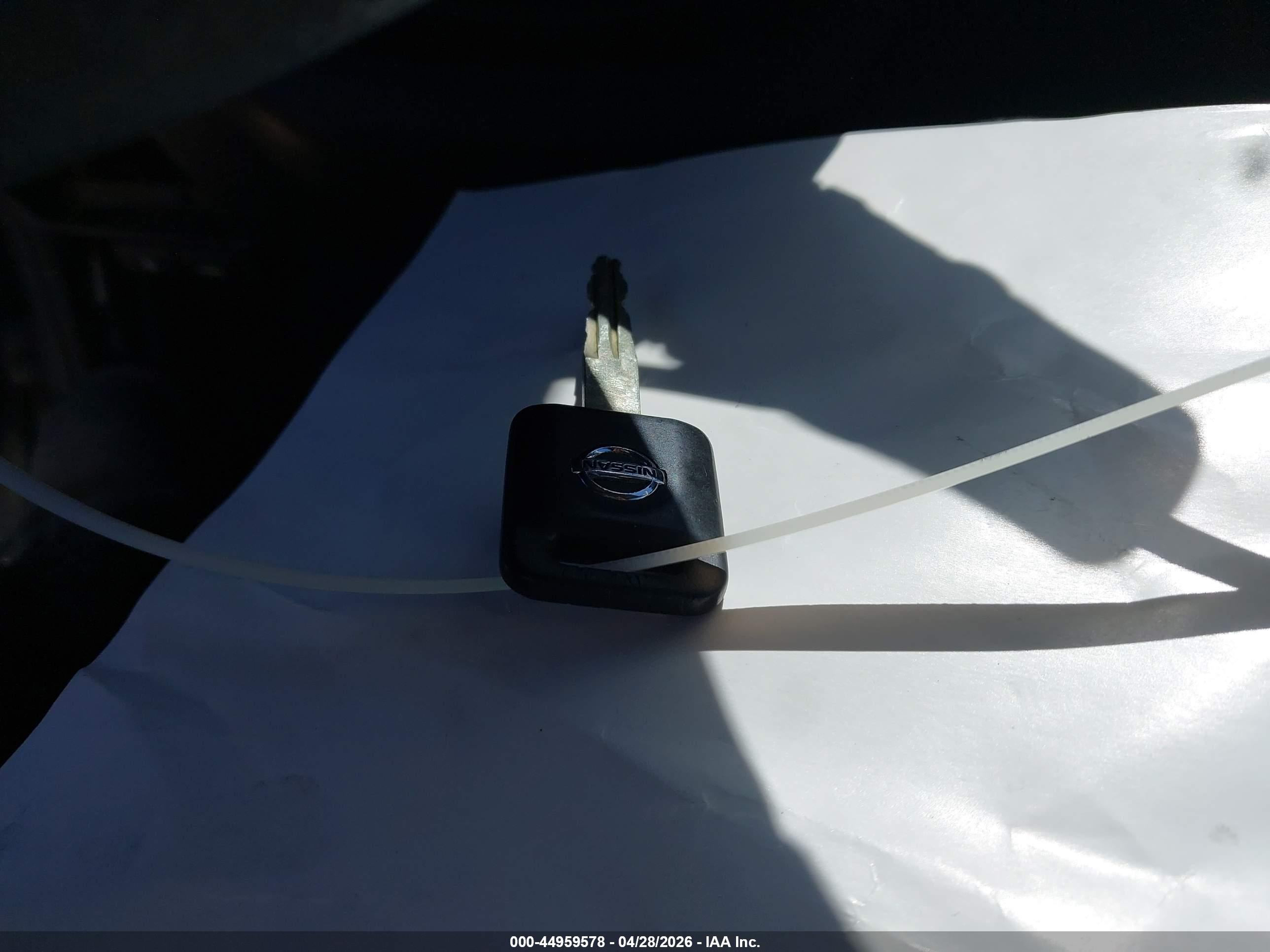 NISSAN VERSA image 11