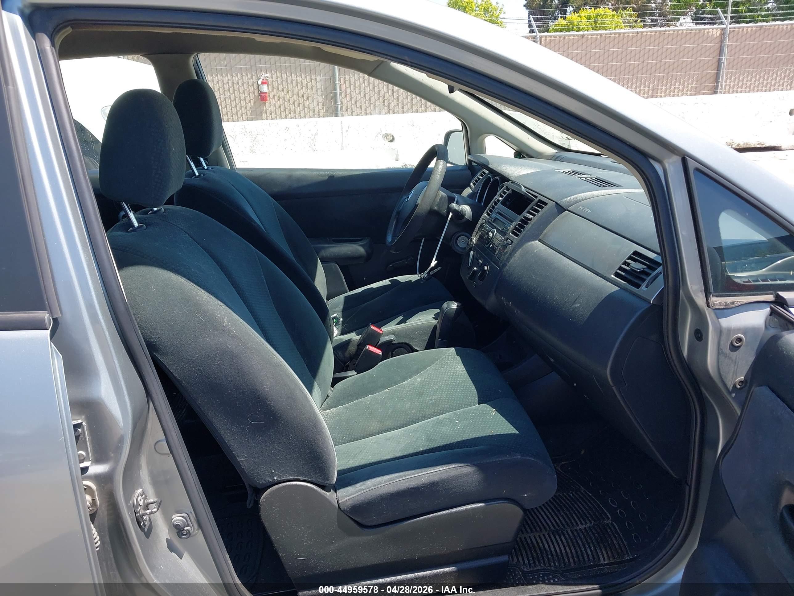 NISSAN VERSA image 5