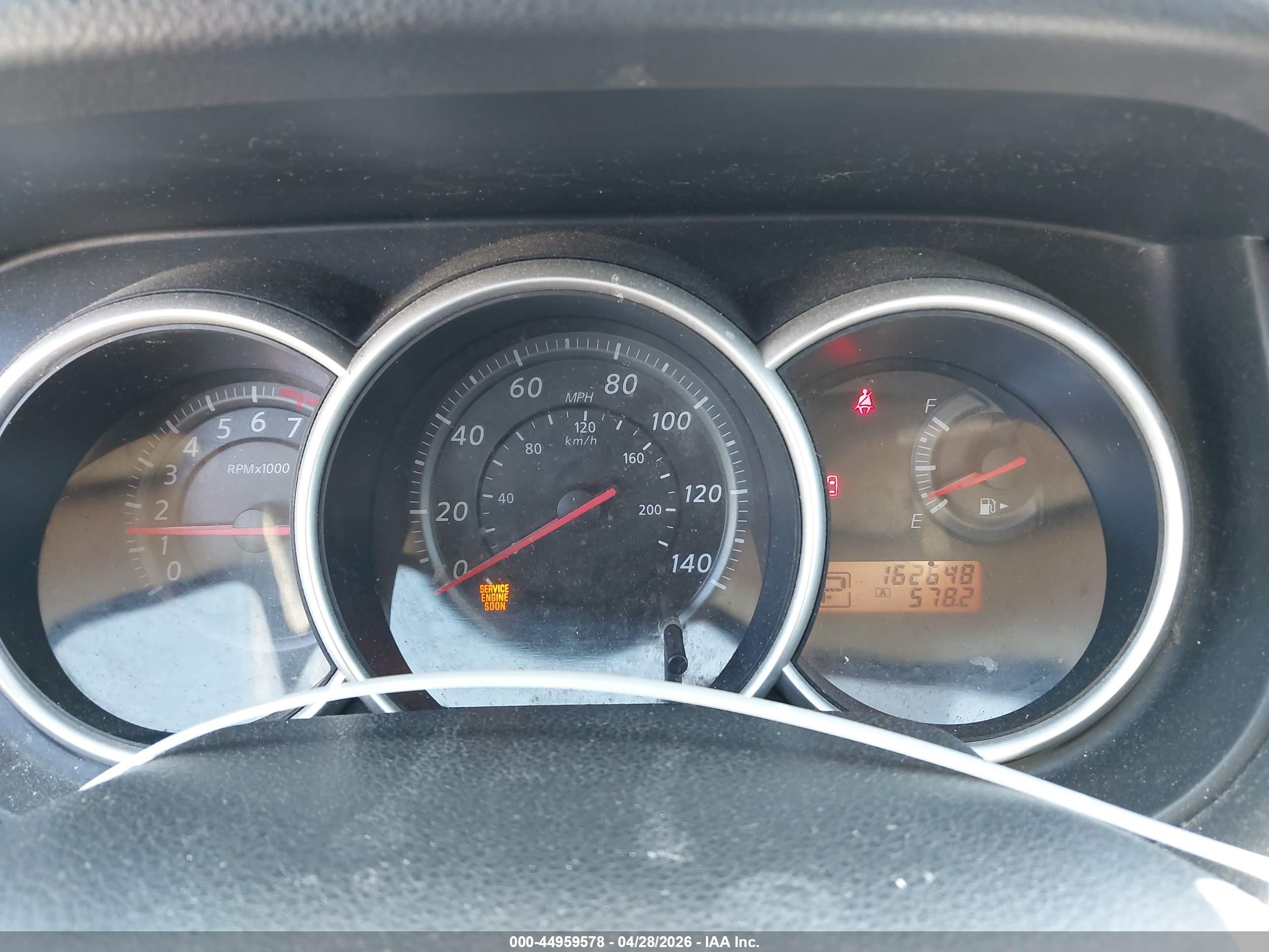 NISSAN VERSA image 7