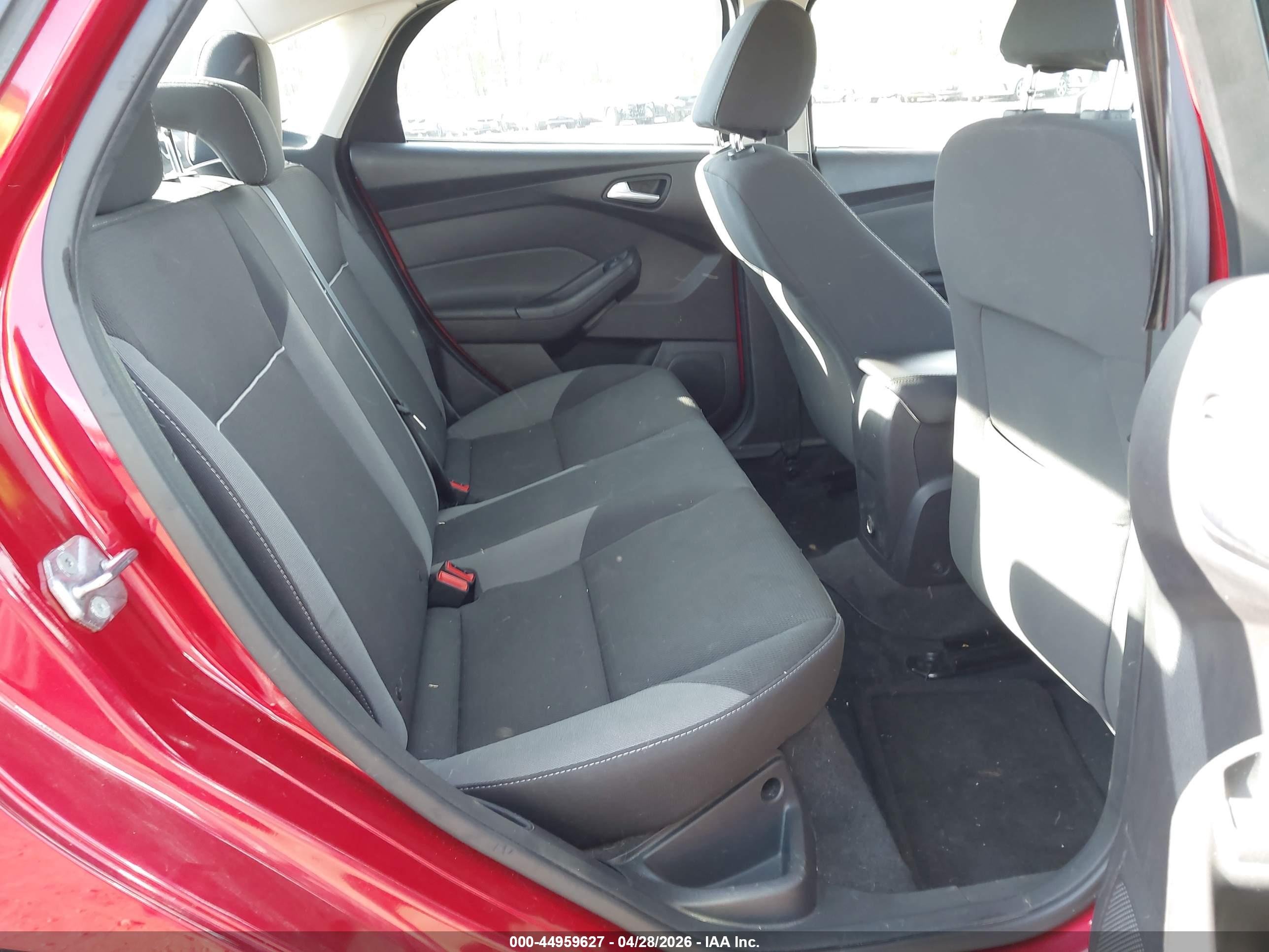FORD FOCUS image 8