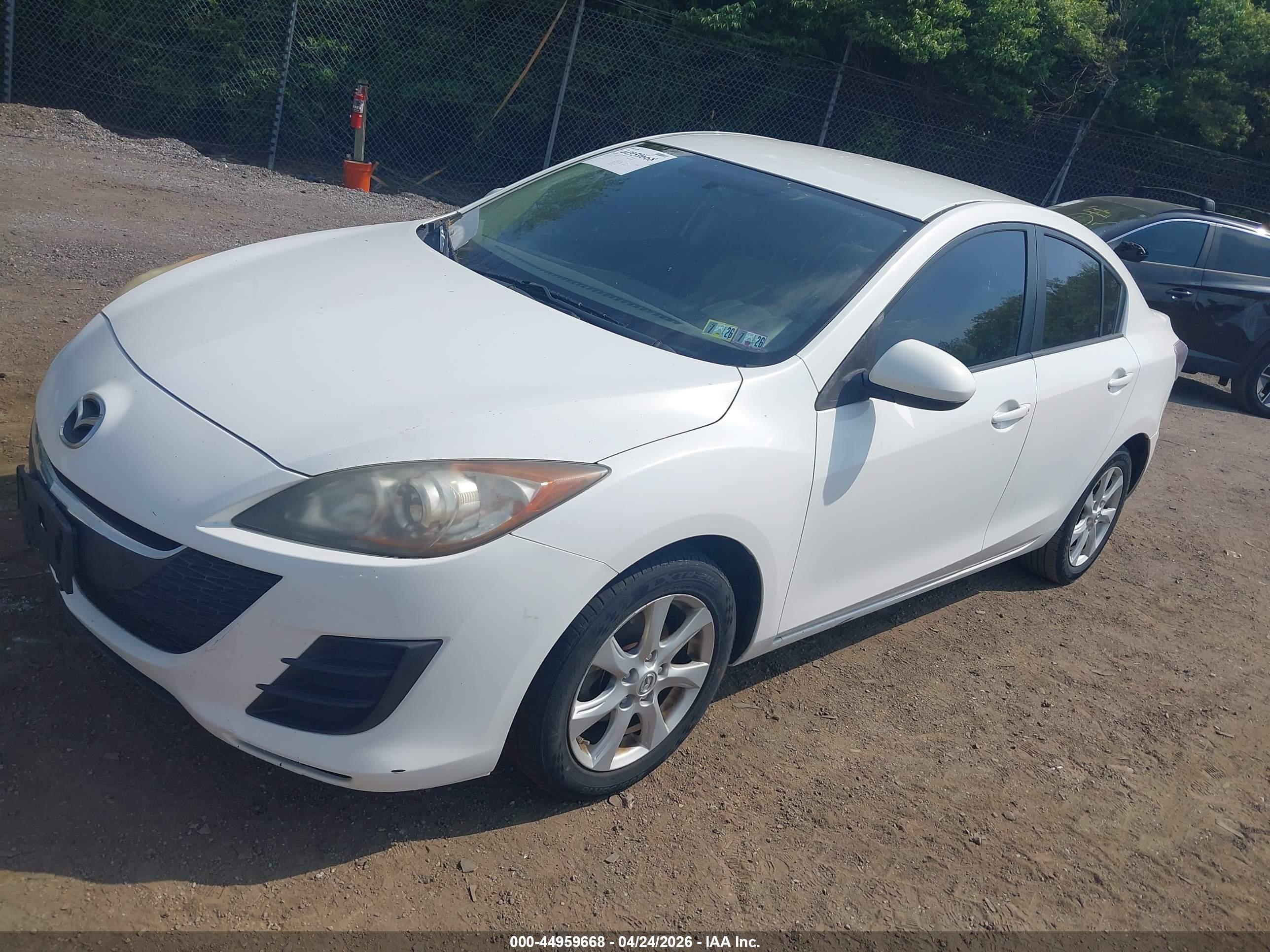 MAZDA MAZDA3 image 2