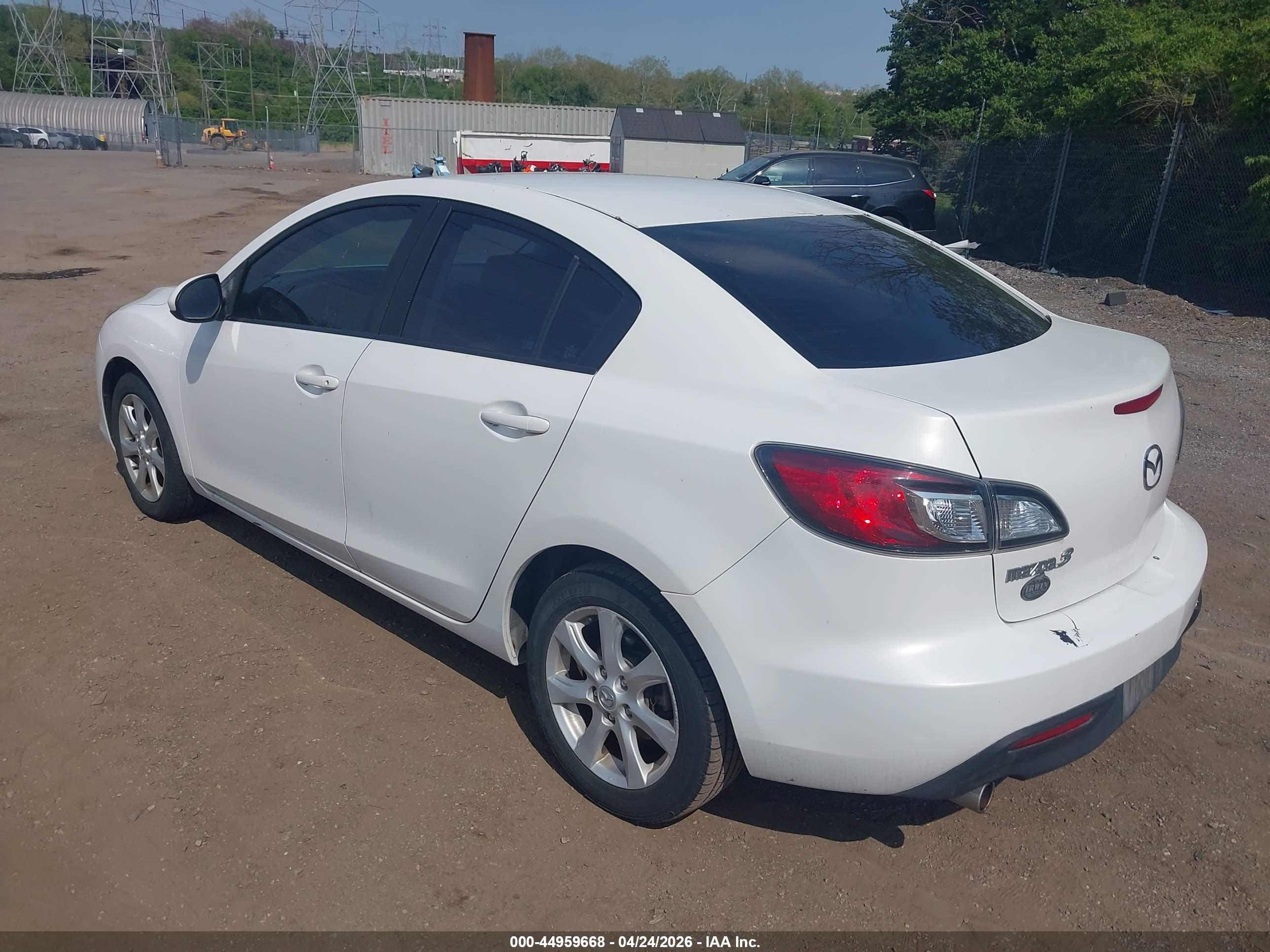 MAZDA MAZDA3 image 3