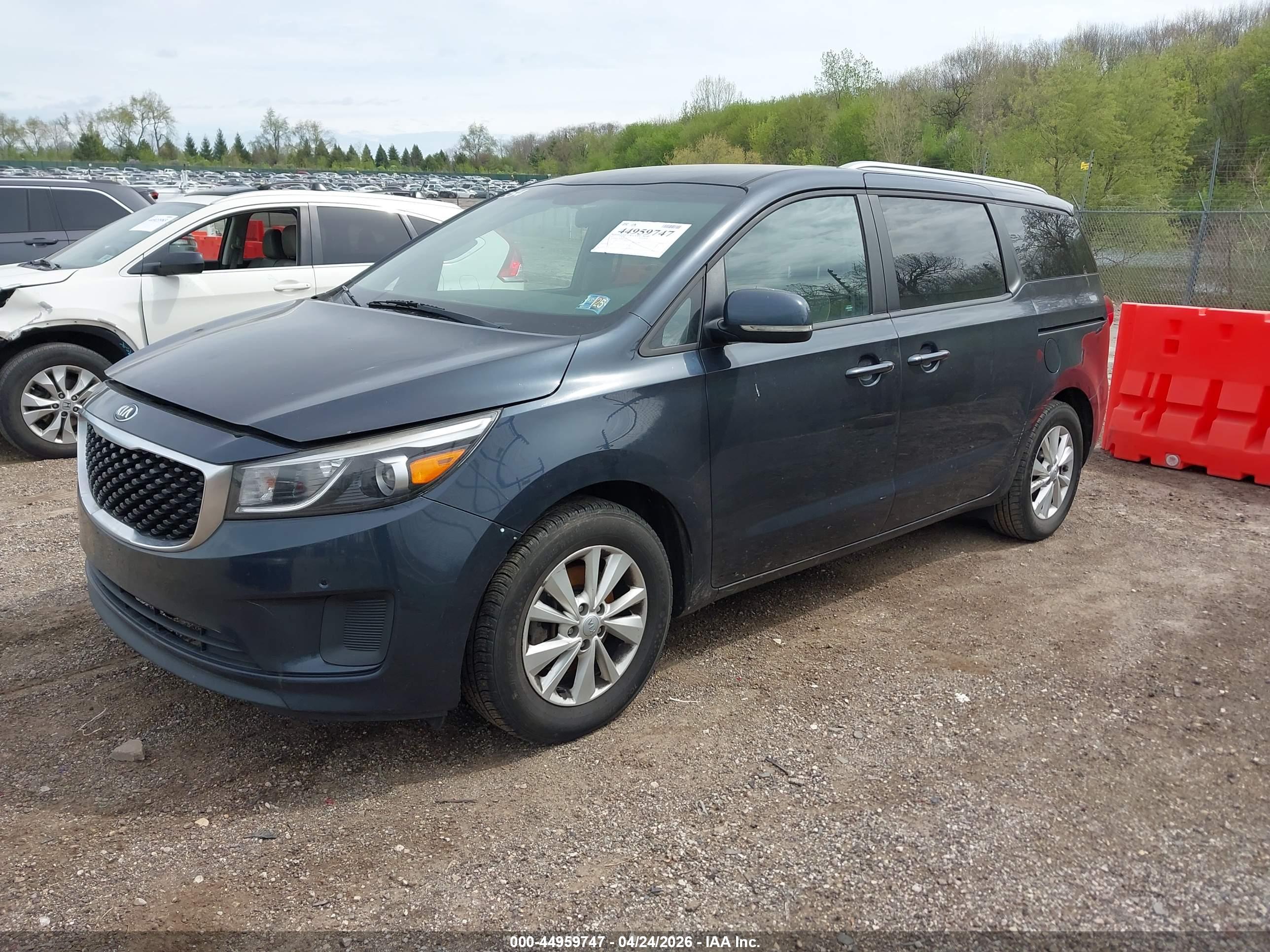 KIA SEDONA image 2