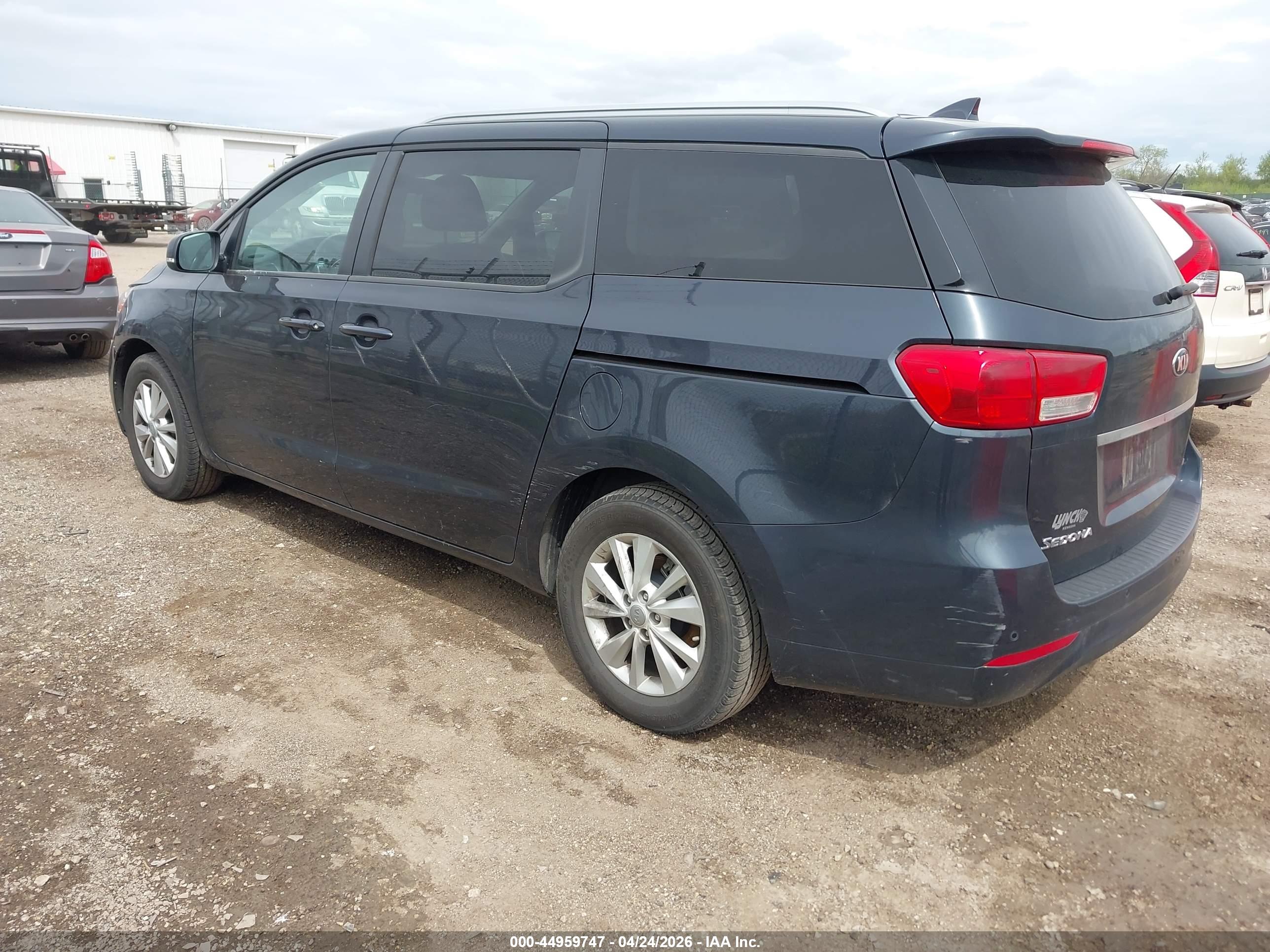 KIA SEDONA image 3