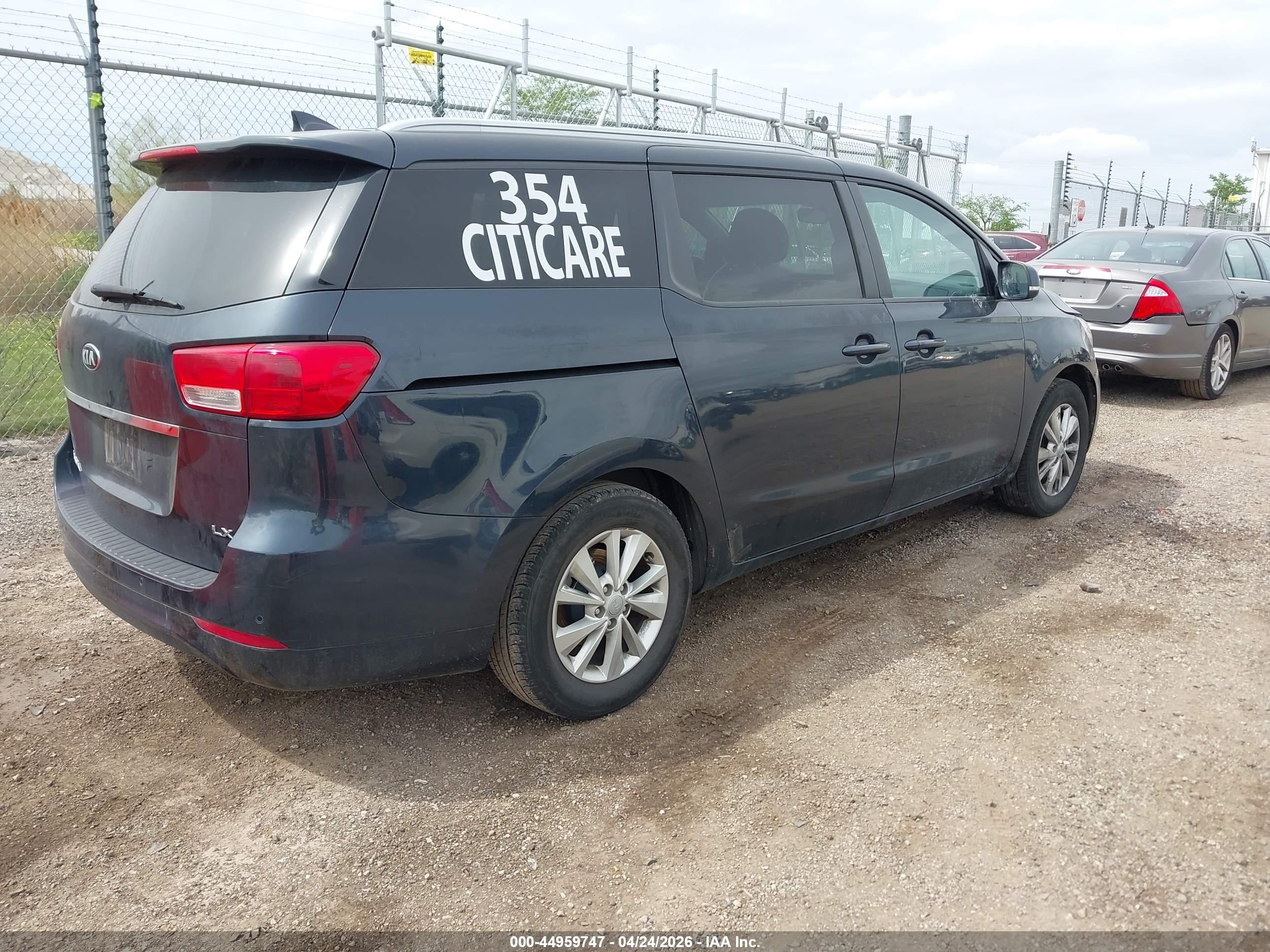 KIA SEDONA image 4