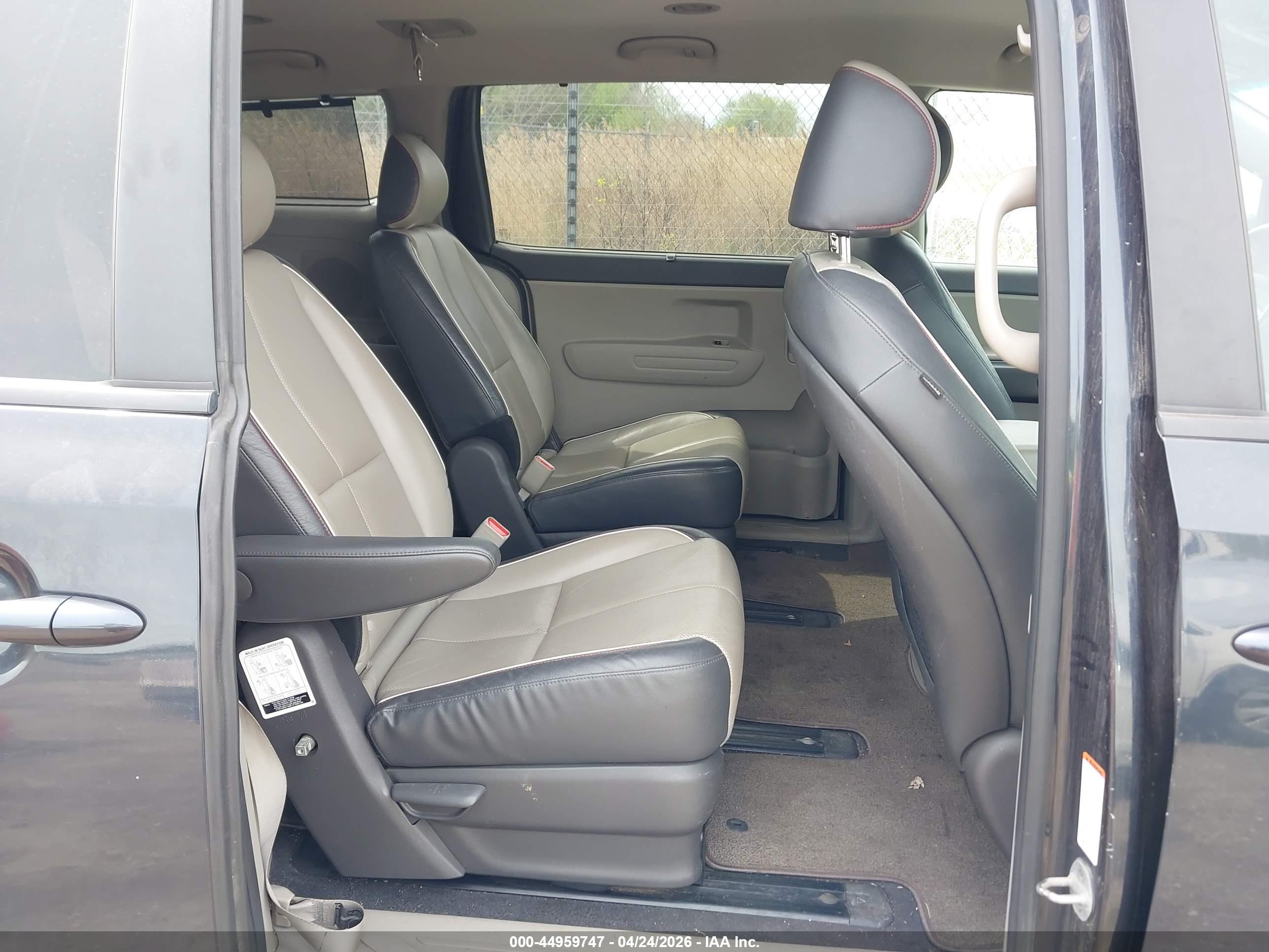 KIA SEDONA image 8