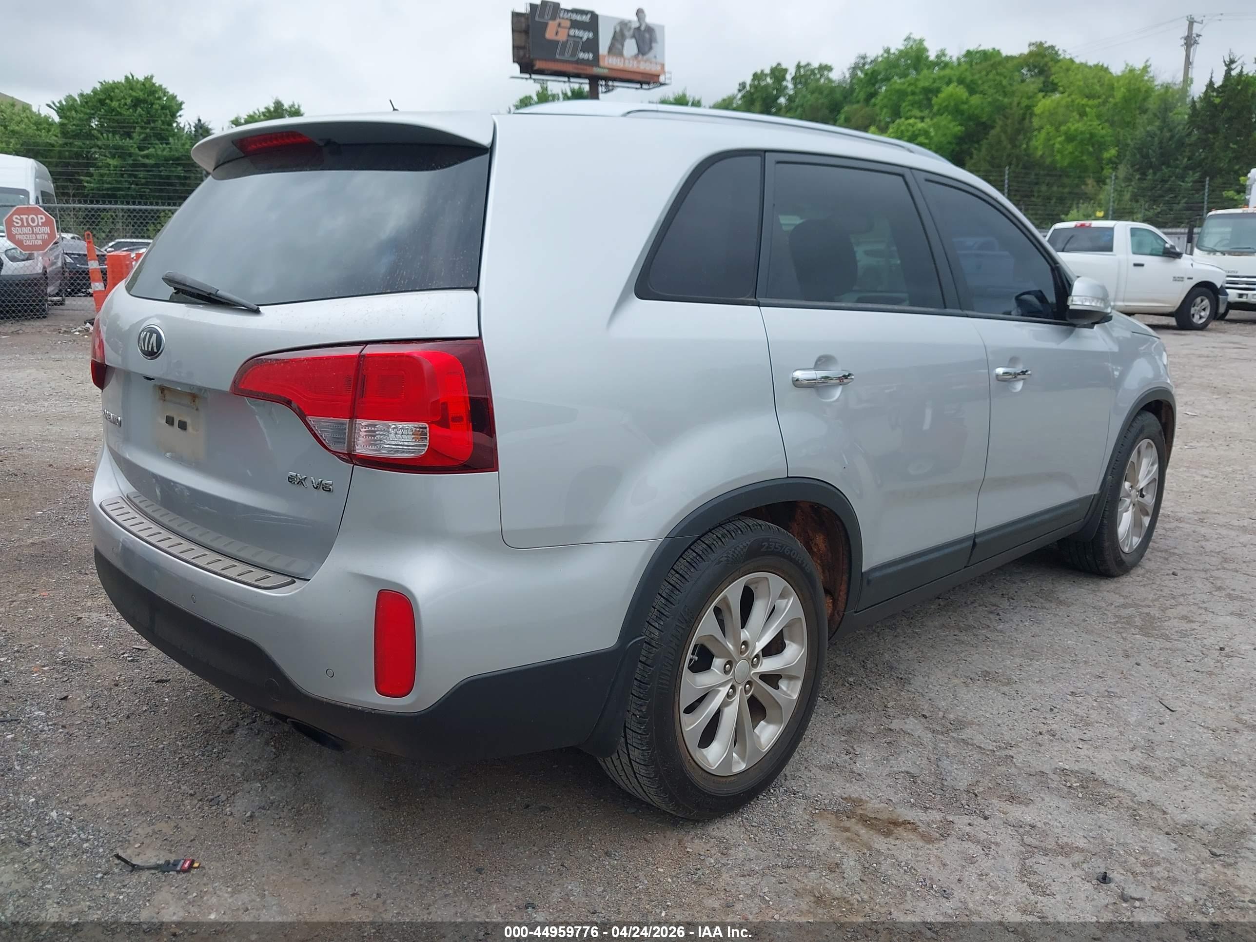 KIA SORENTO image 4