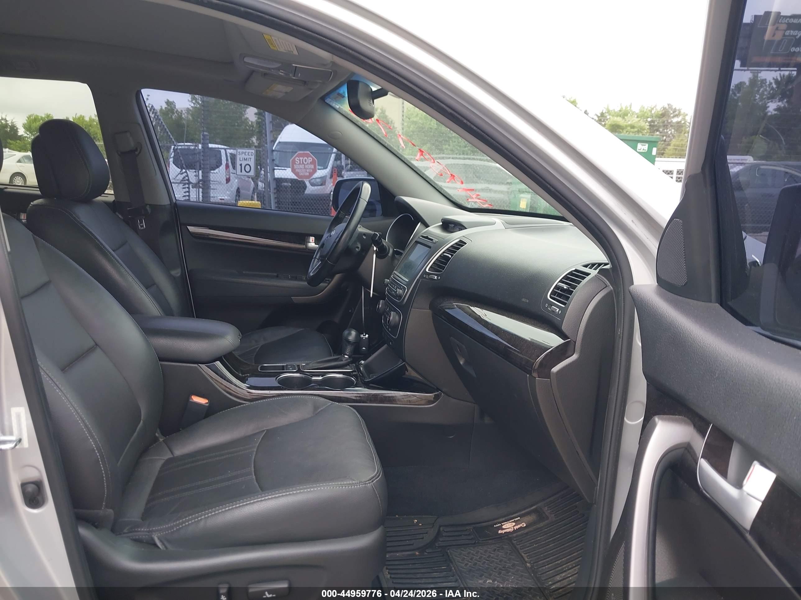 KIA SORENTO image 5