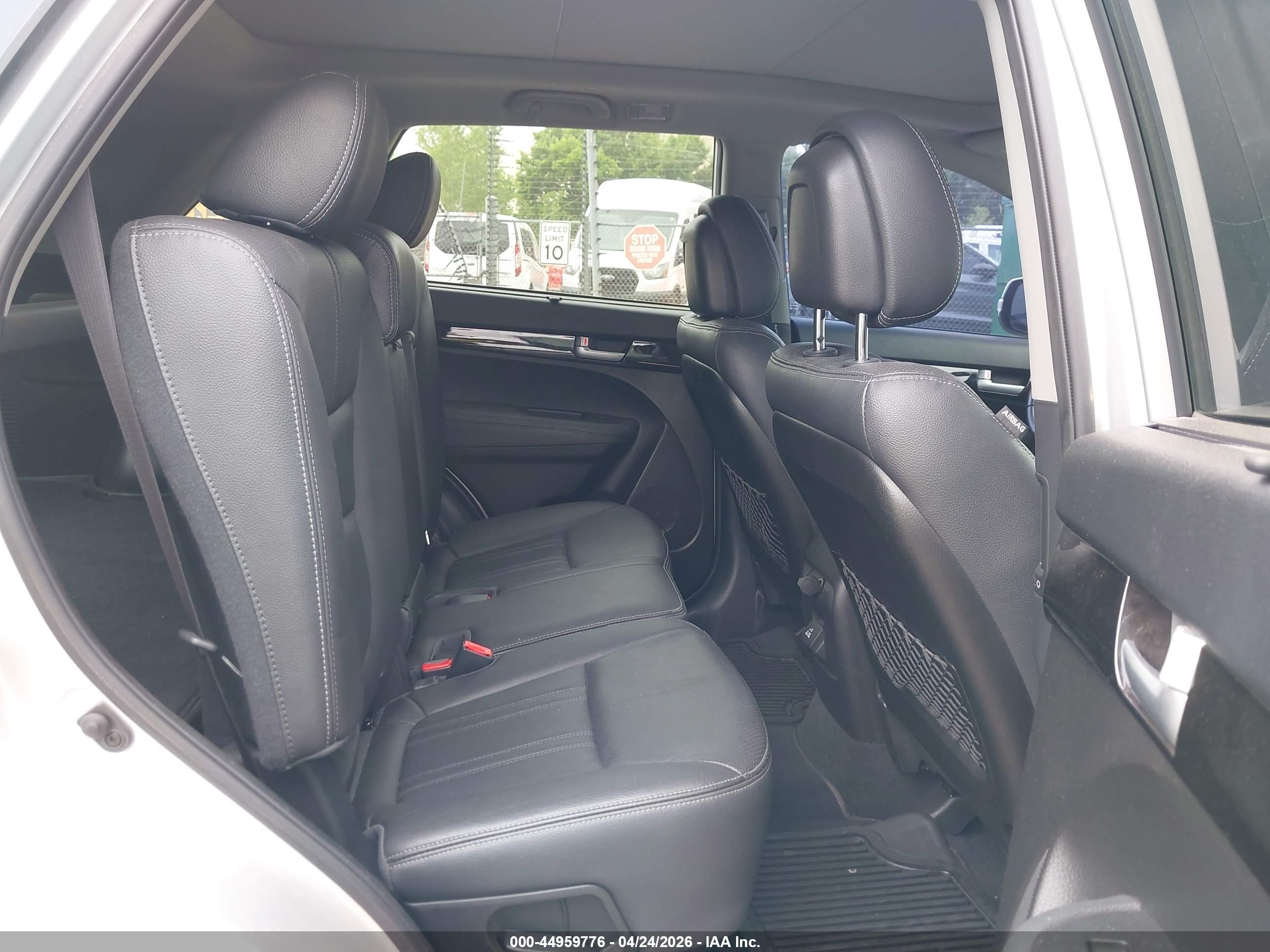 KIA SORENTO image 8