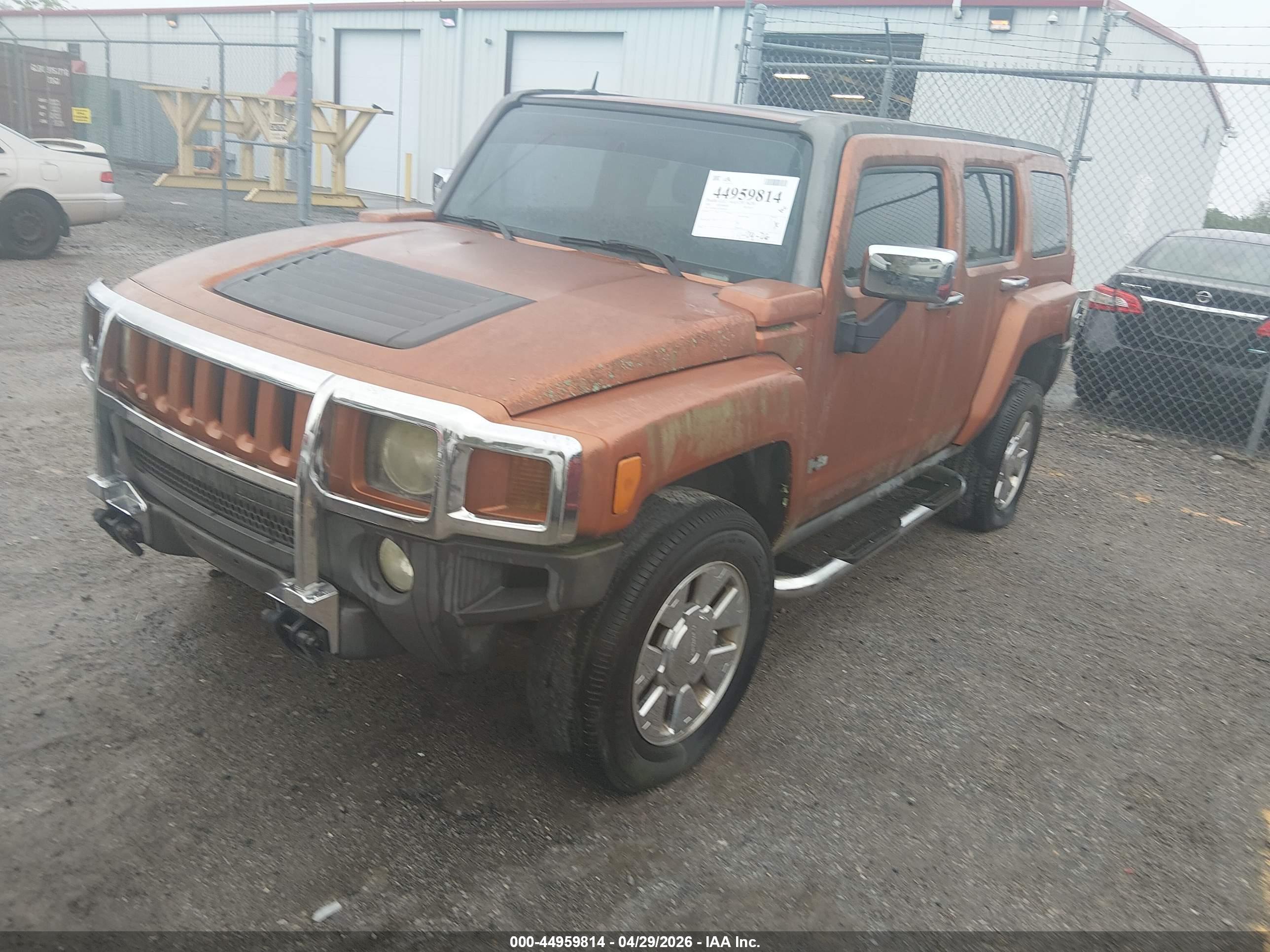 HUMMER H3 image 2