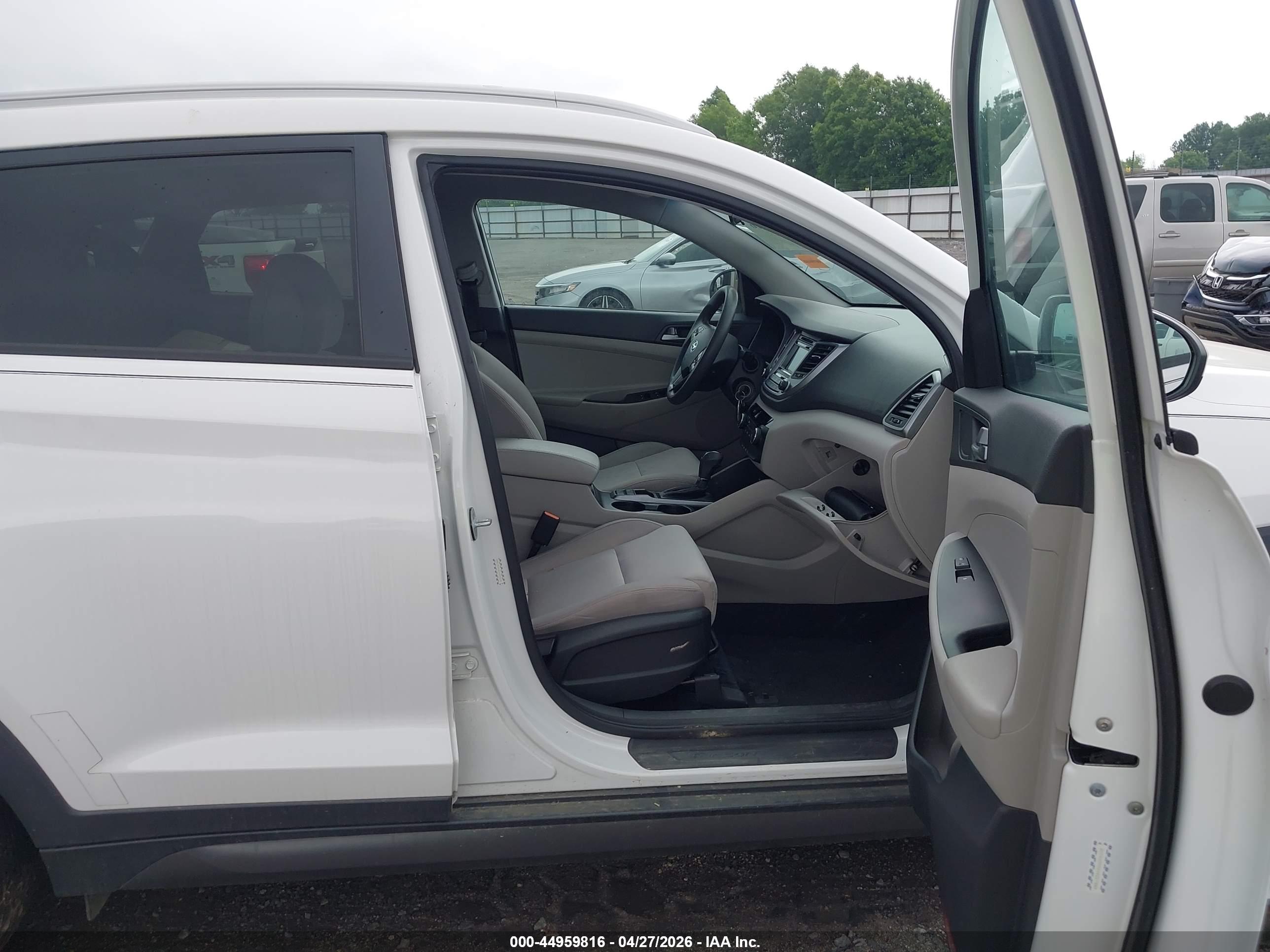 HYUNDAI TUCSON image 5