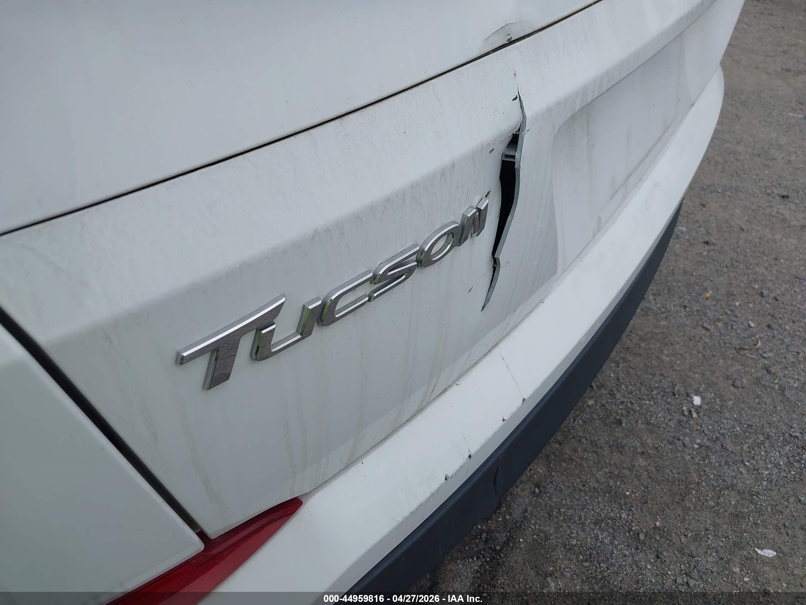 HYUNDAI TUCSON image 6