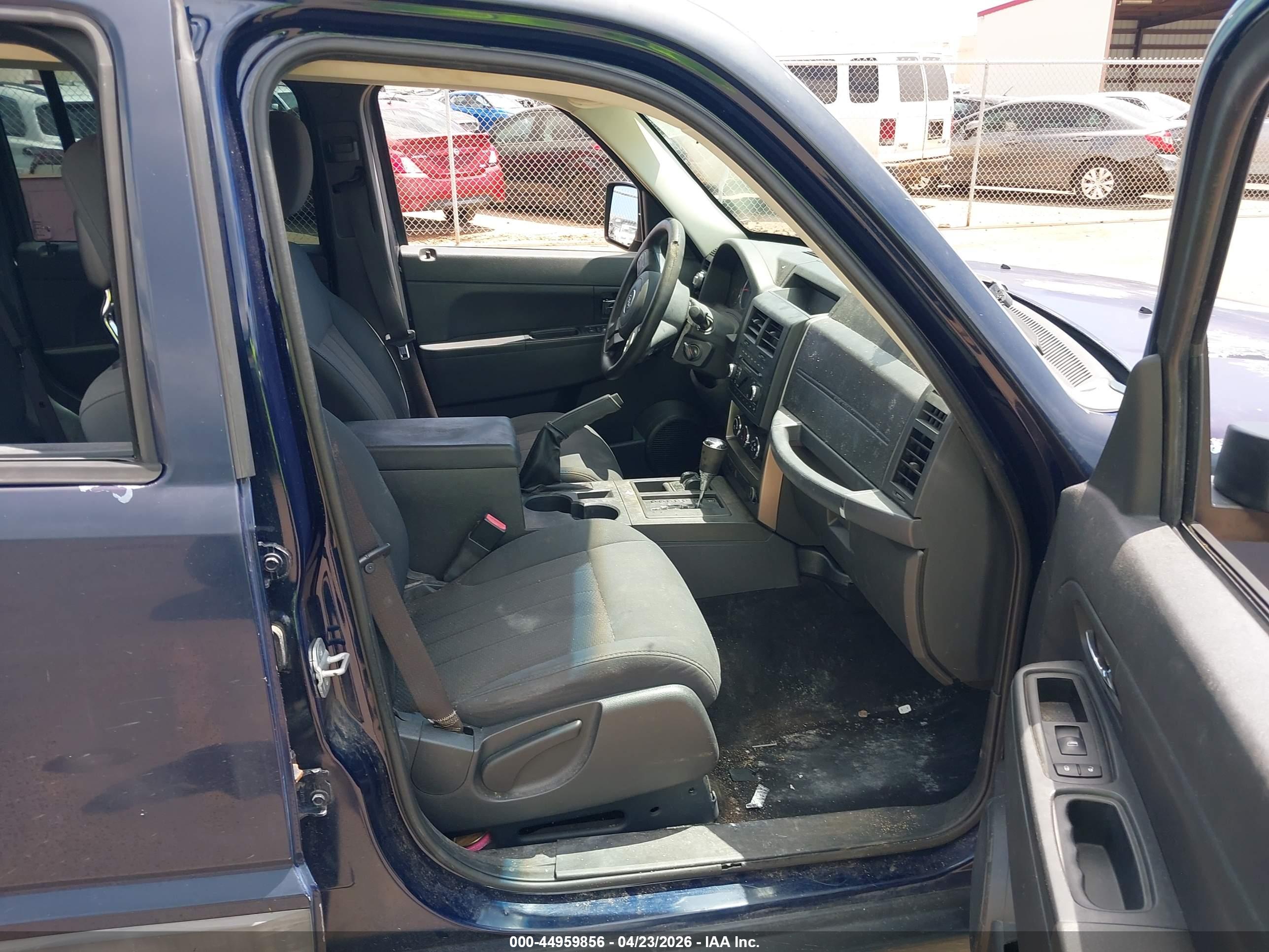 JEEP LIBERTY image 5
