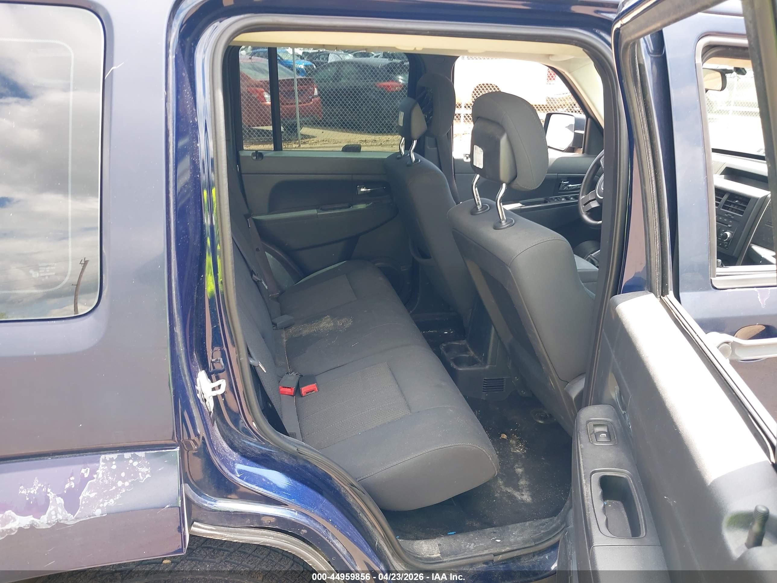 JEEP LIBERTY image 8