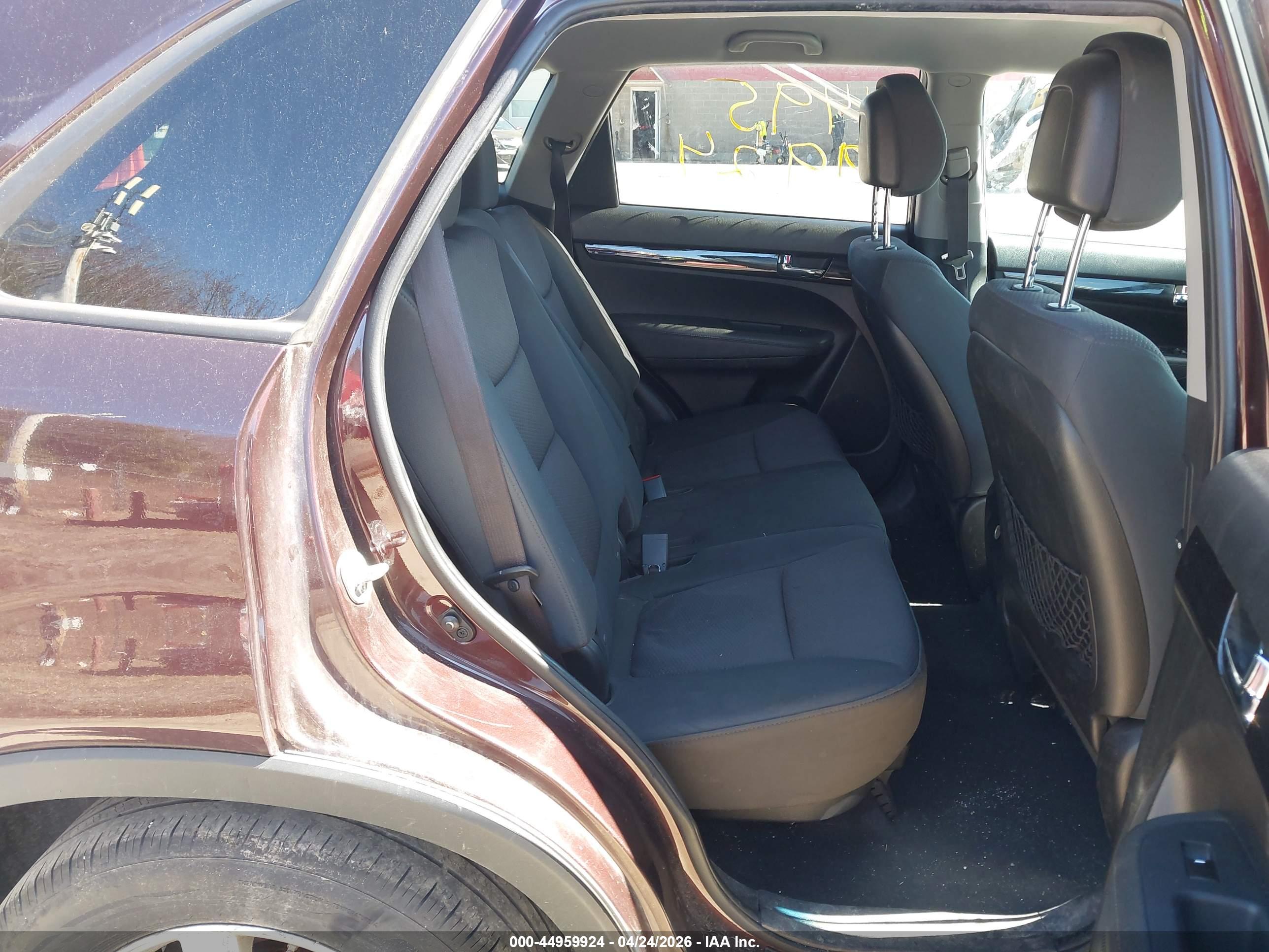 KIA SORENTO image 8
