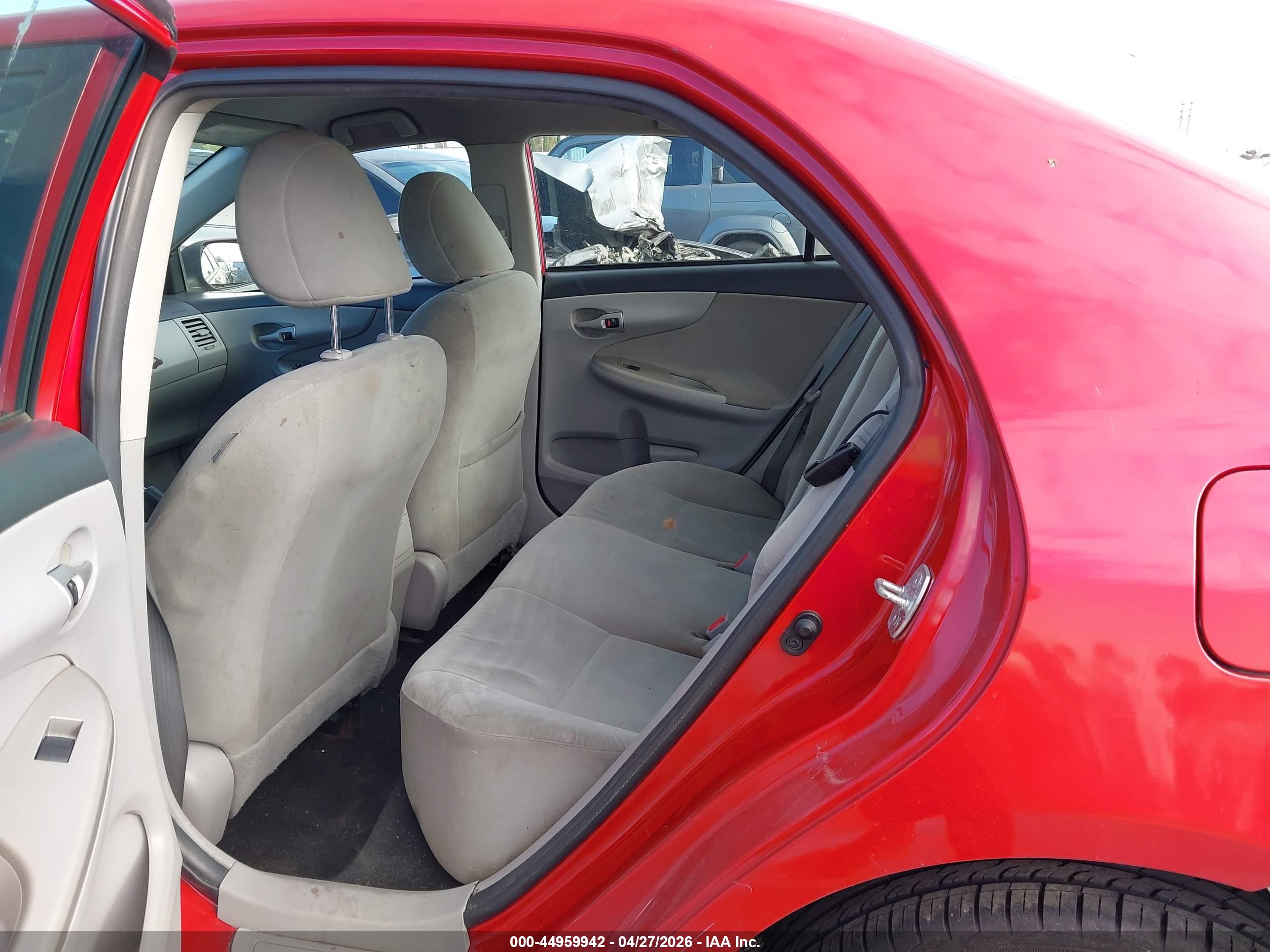 TOYOTA COROLLA image 8
