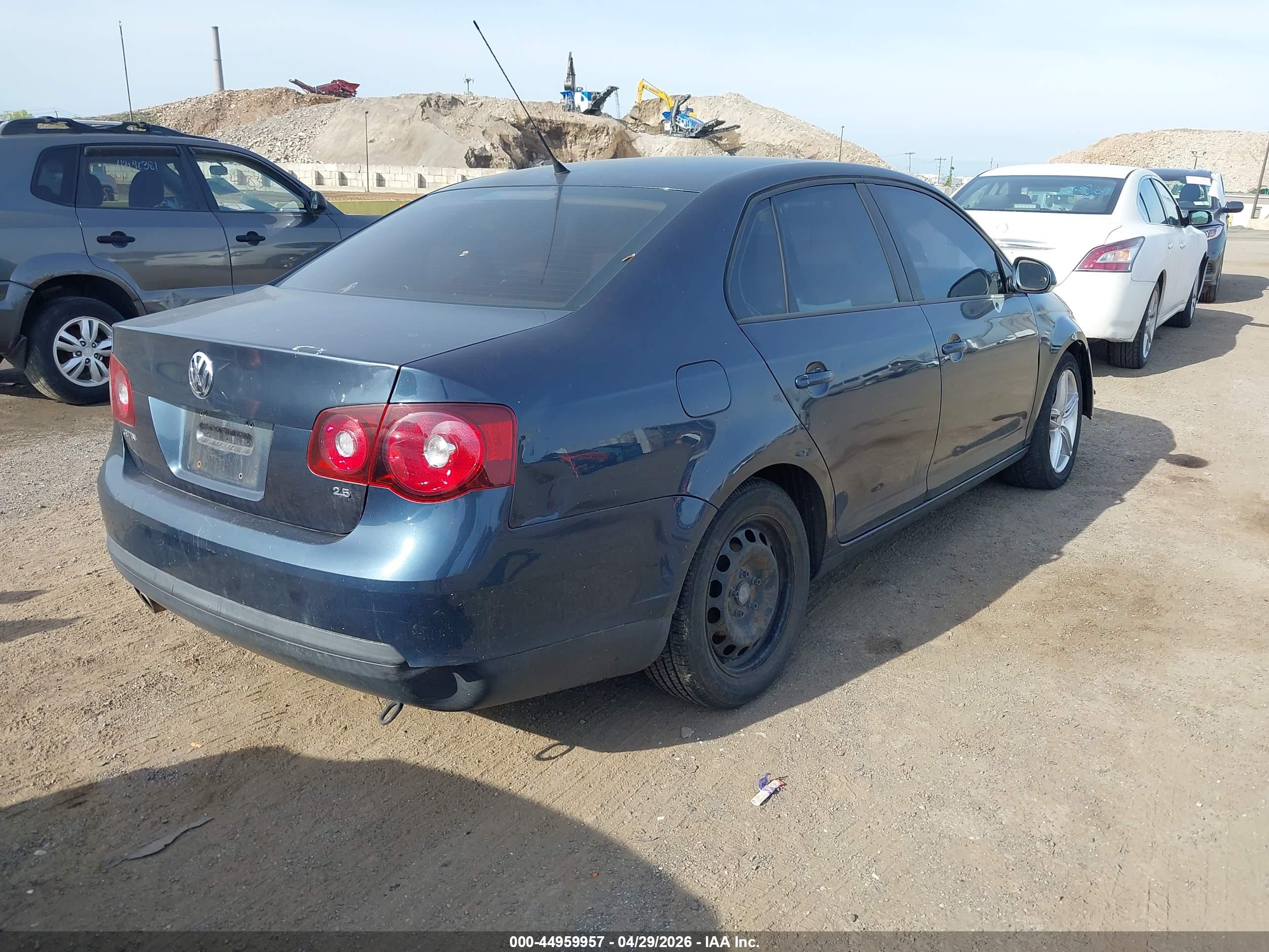 VOLKSWAGEN JETTA image 4