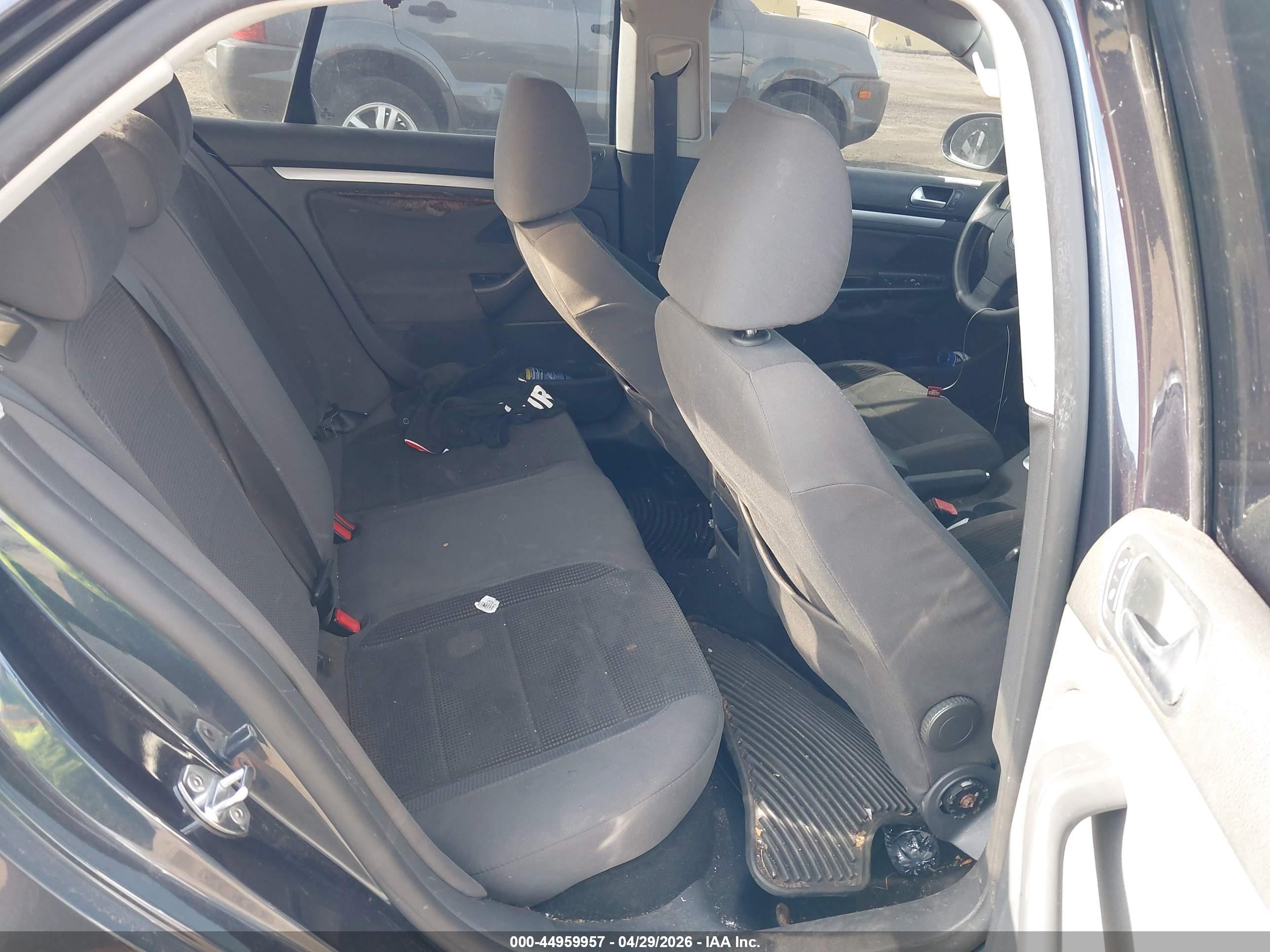 VOLKSWAGEN JETTA image 8