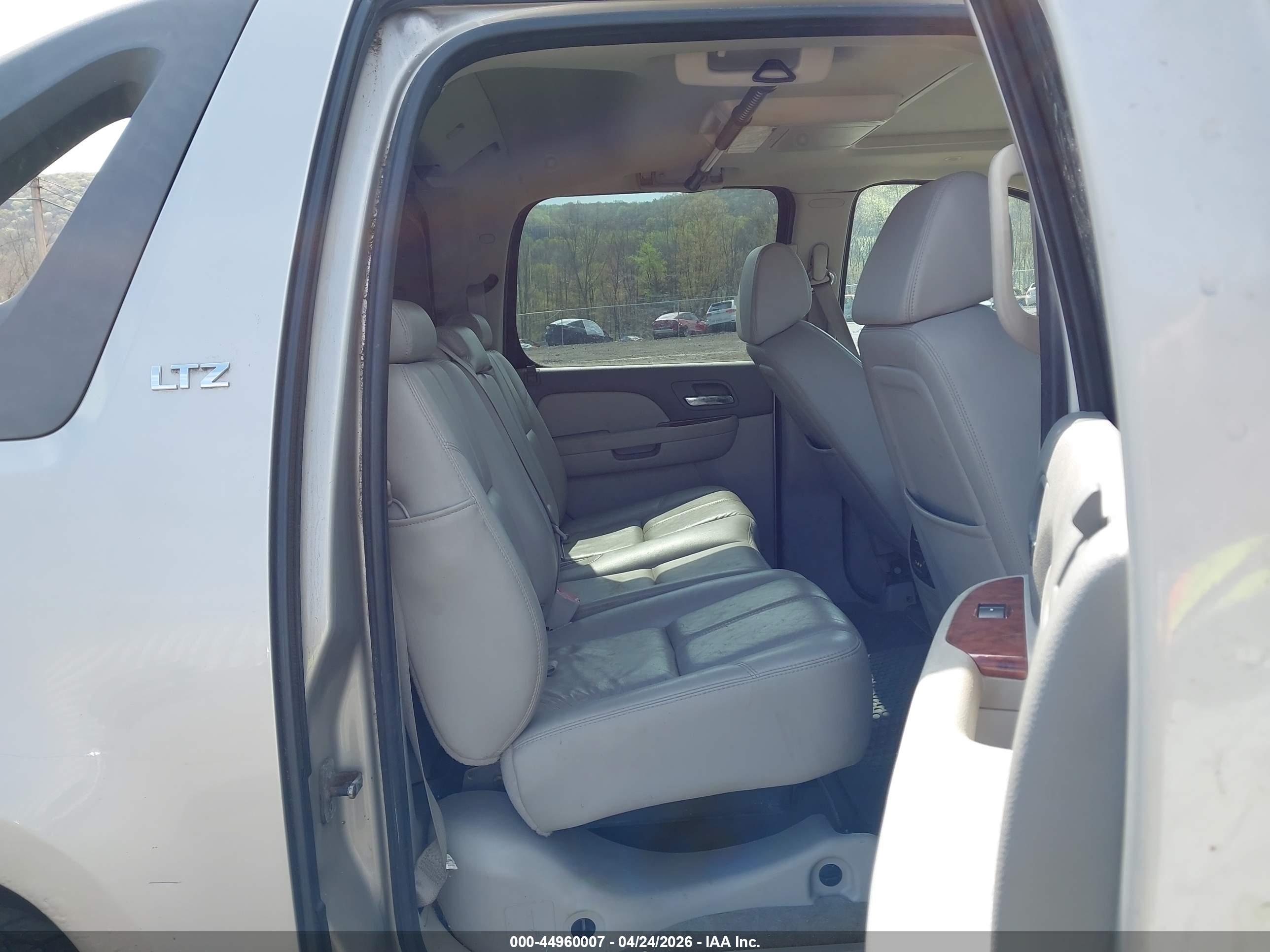 CHEVROLET AVALANCHE image 8