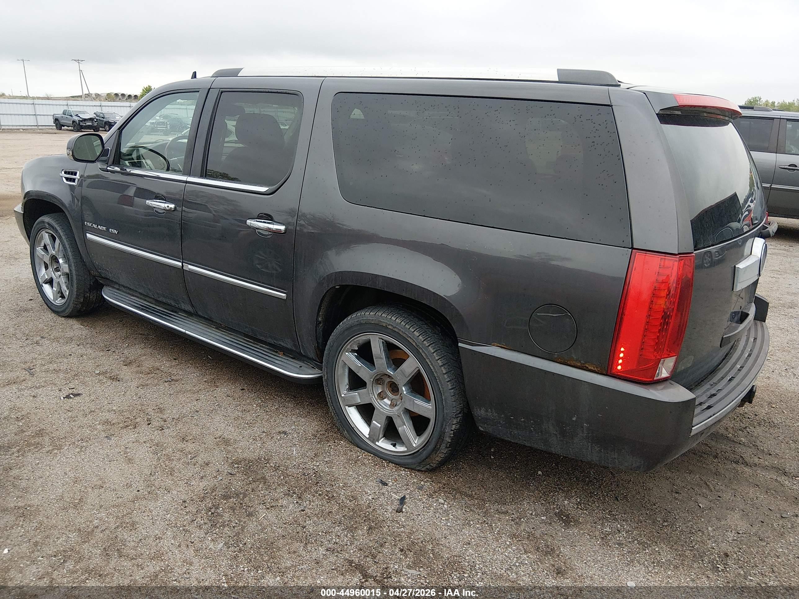 CADILLAC ESCALADE image 3