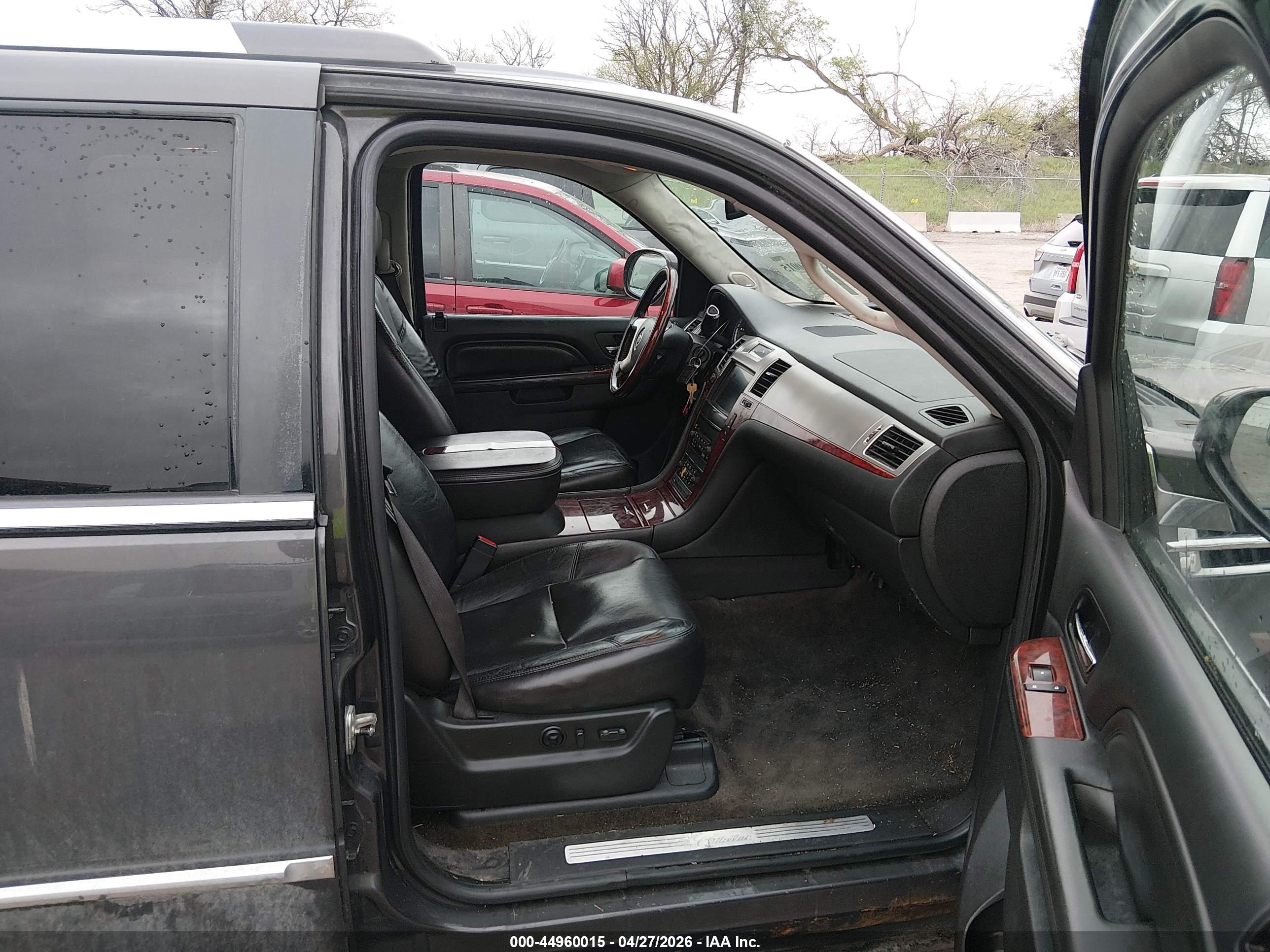 CADILLAC ESCALADE image 5