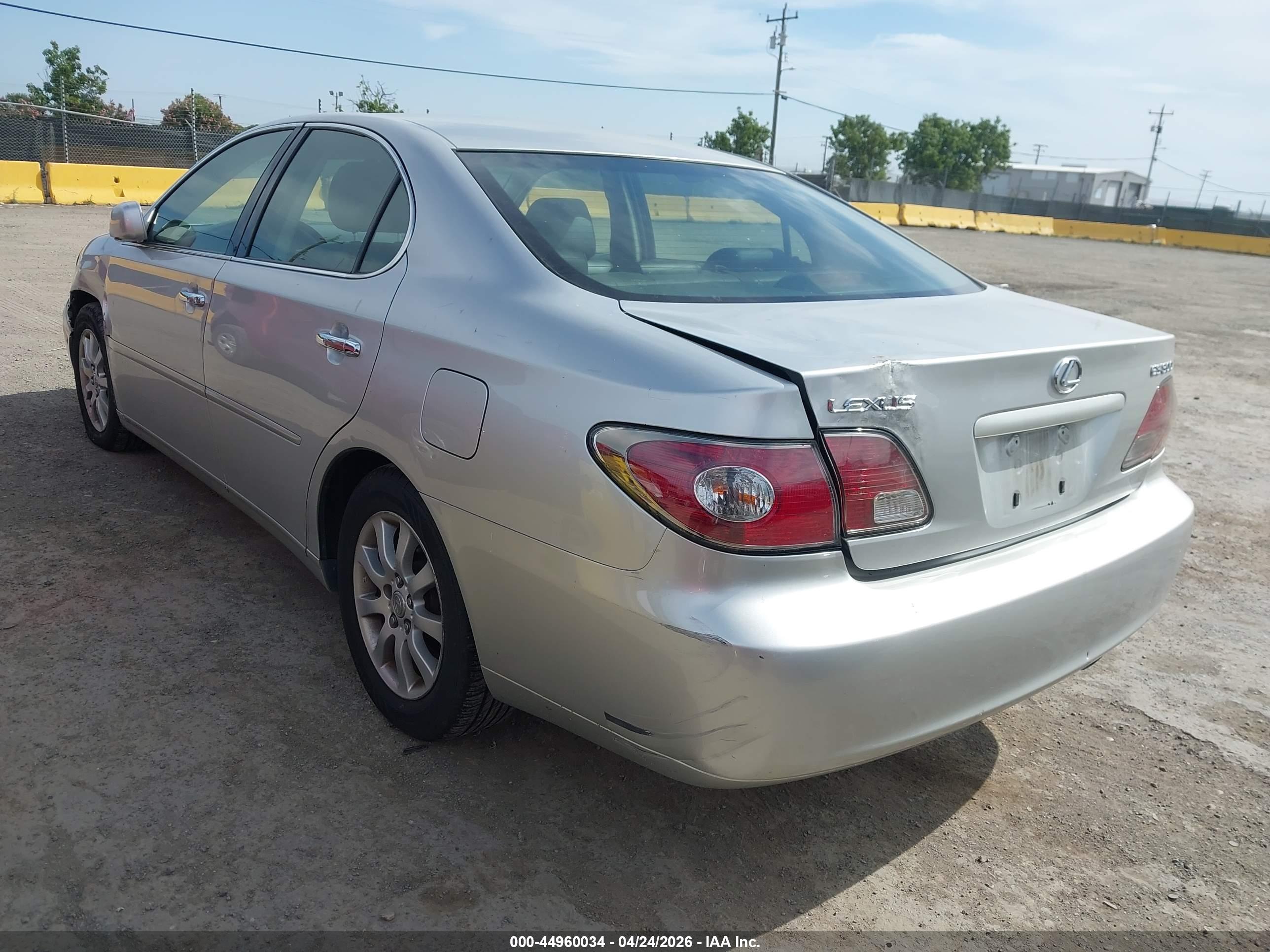 LEXUS ES image 3
