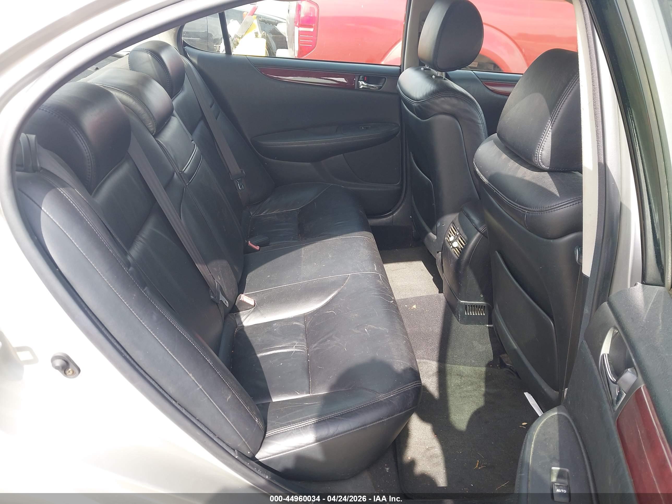 LEXUS ES image 8