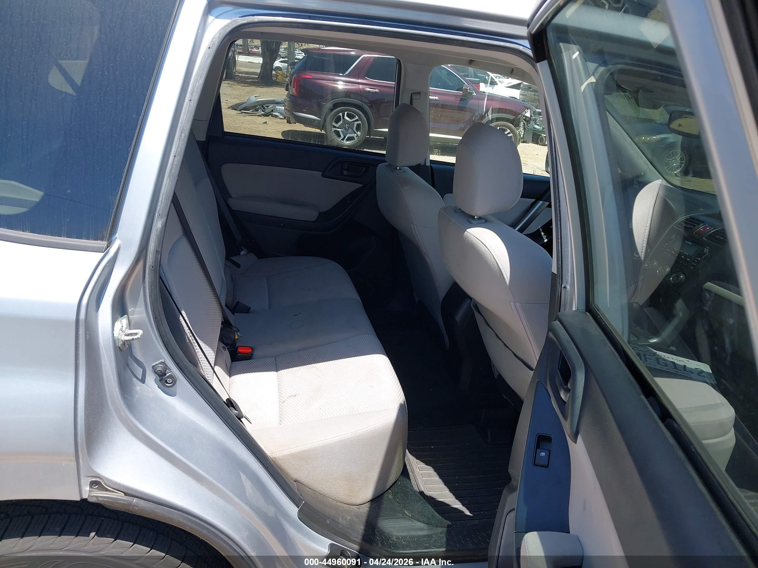 SUBARU FORESTER image 8