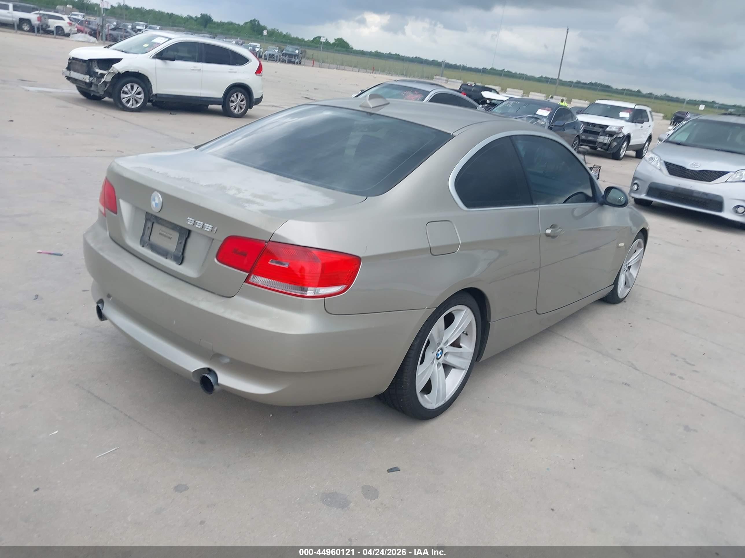 BMW 335I image 4