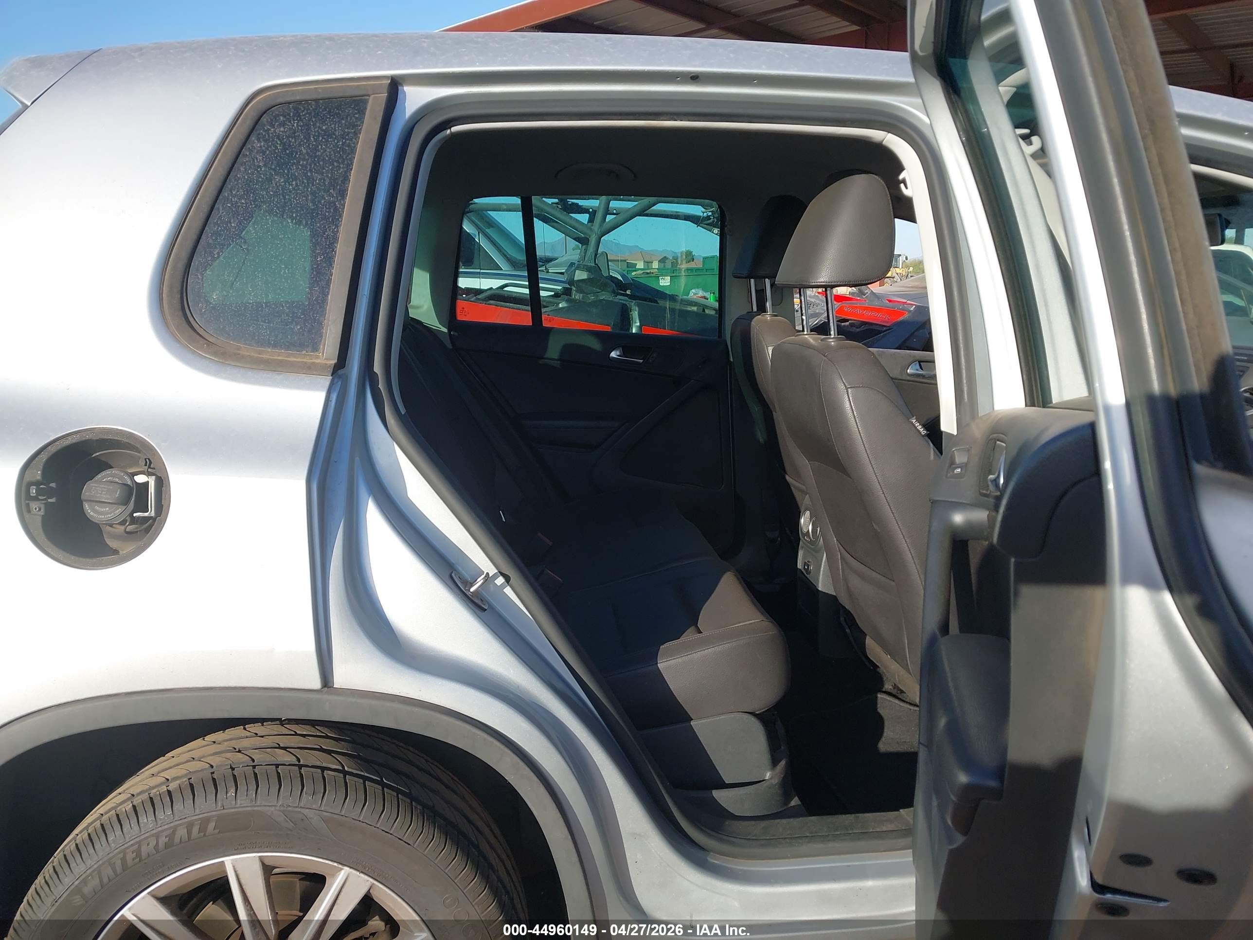 VOLKSWAGEN TIGUAN image 8
