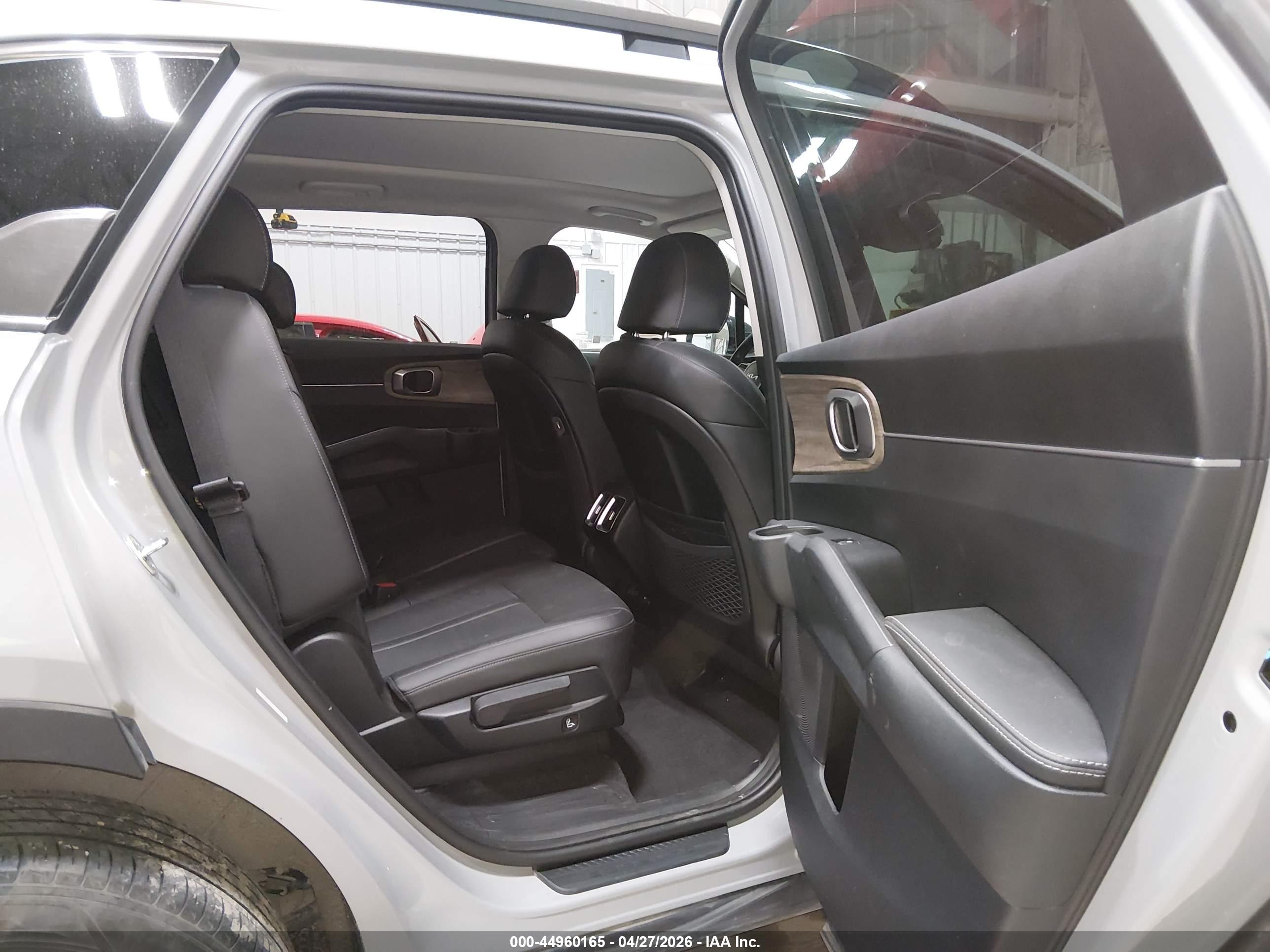 KIA SORENTO image 8