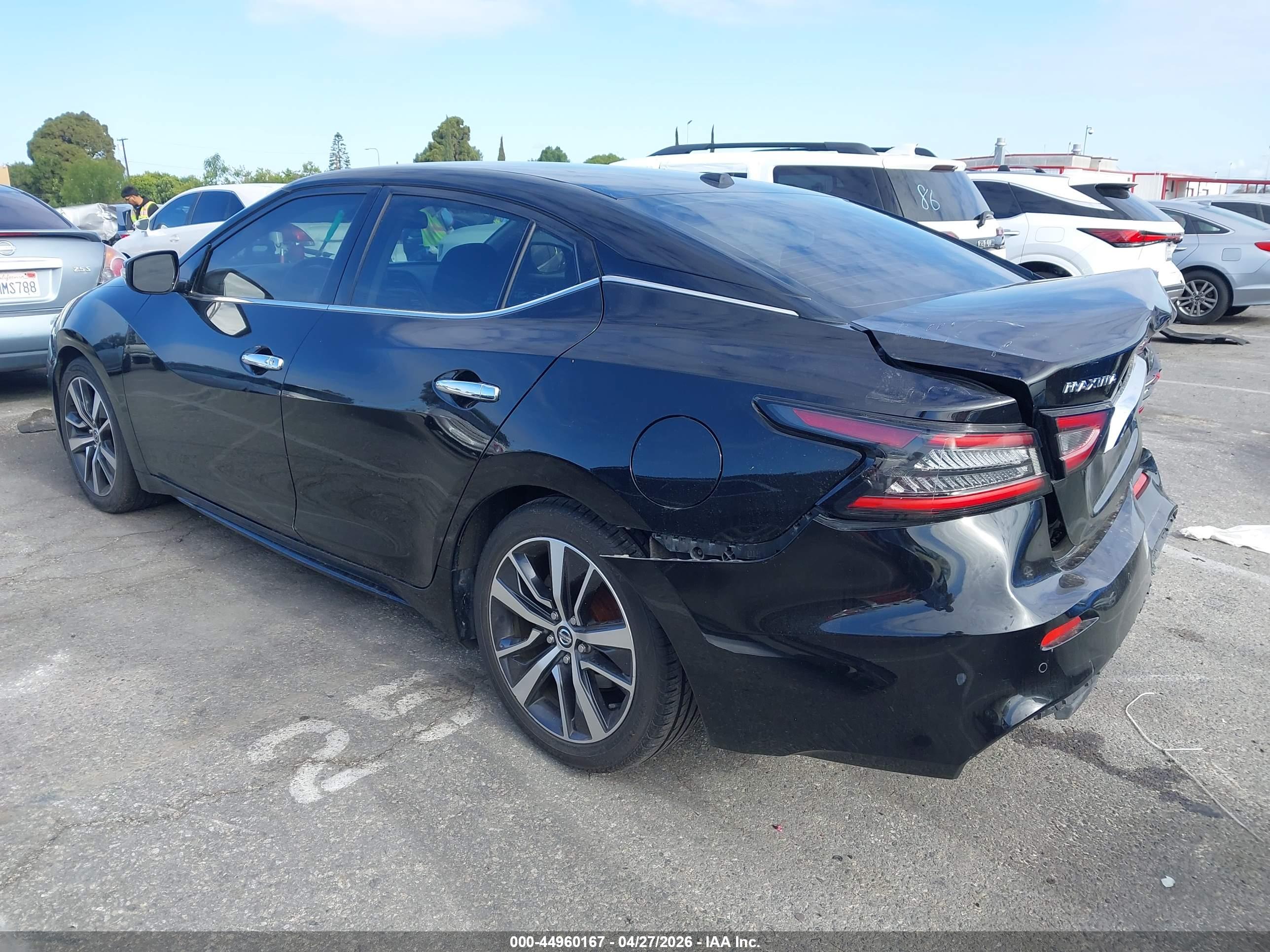 NISSAN MAXIMA image 3
