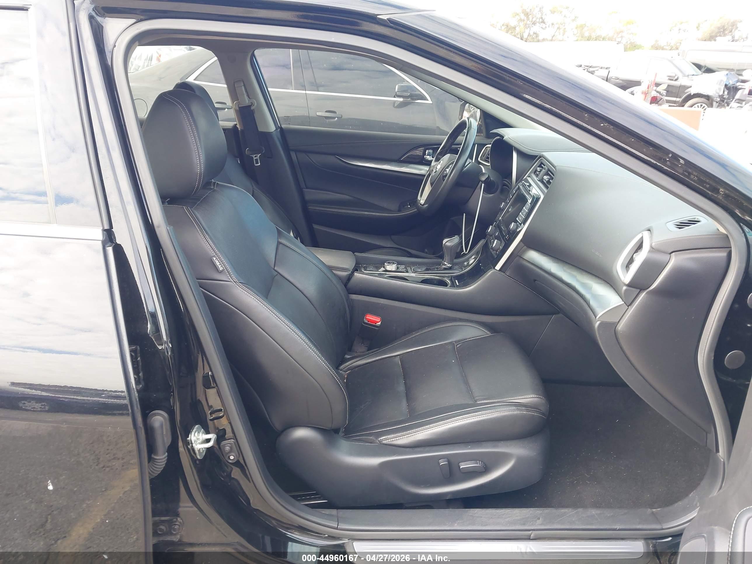 NISSAN MAXIMA image 5