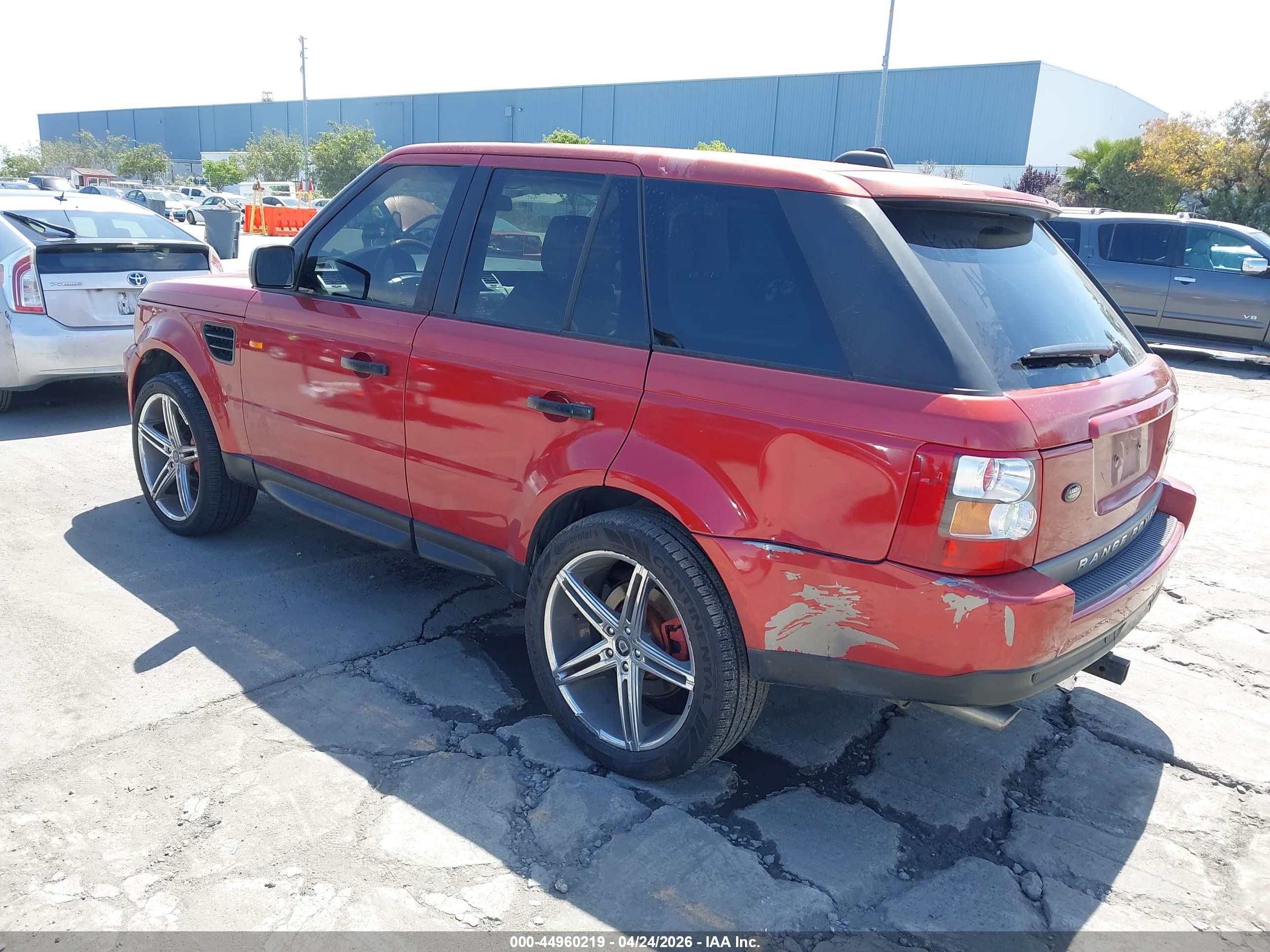 LAND ROVER image 3