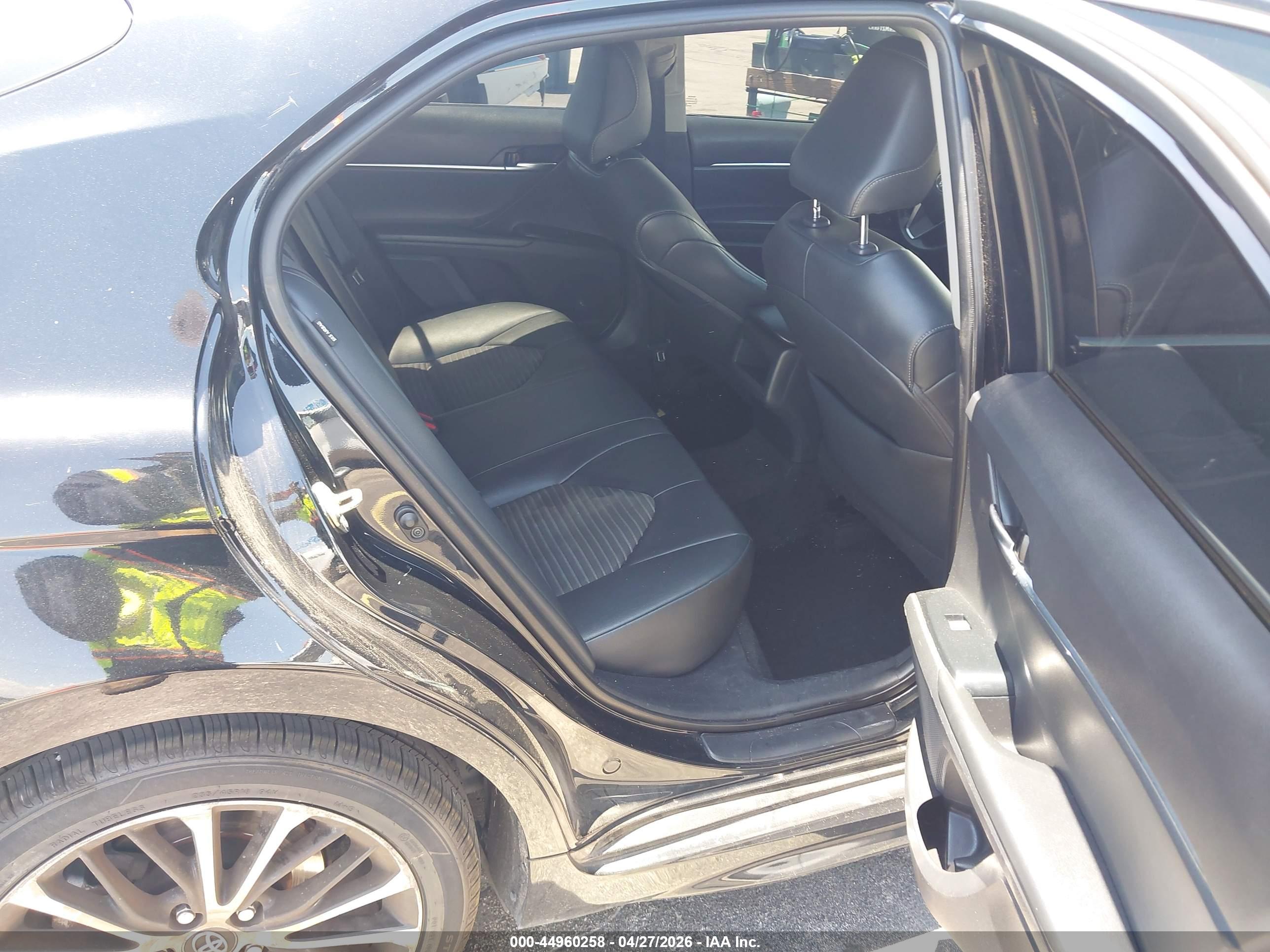 TOYOTA CAMRY image 8