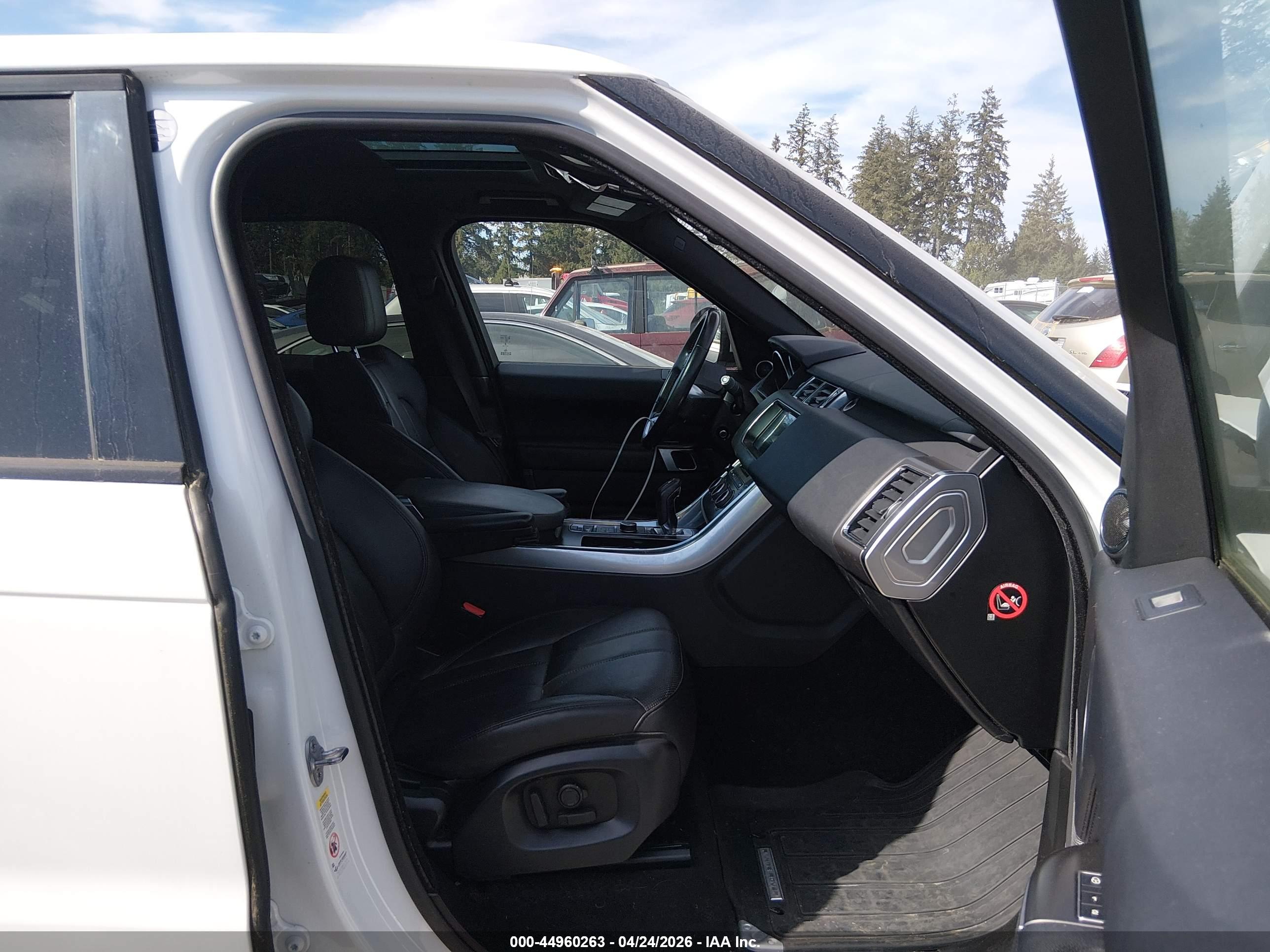 LAND ROVER image 5