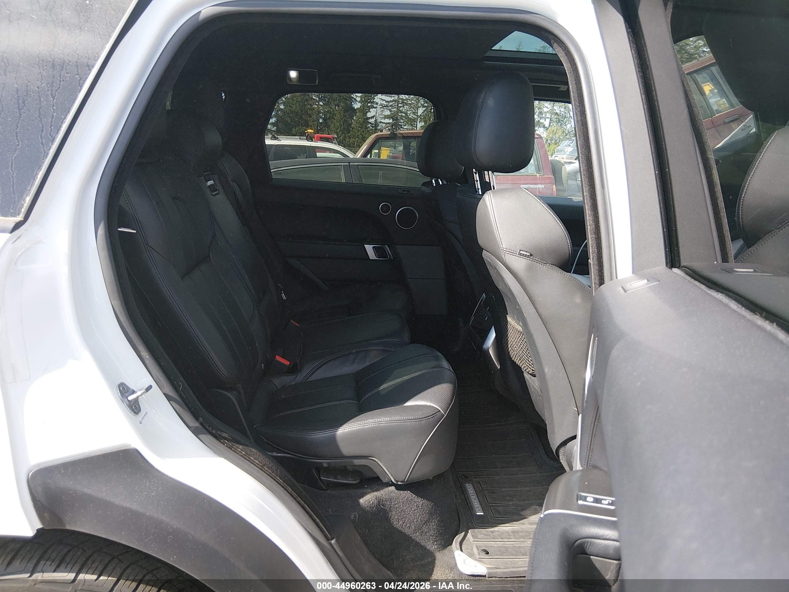 LAND ROVER image 8