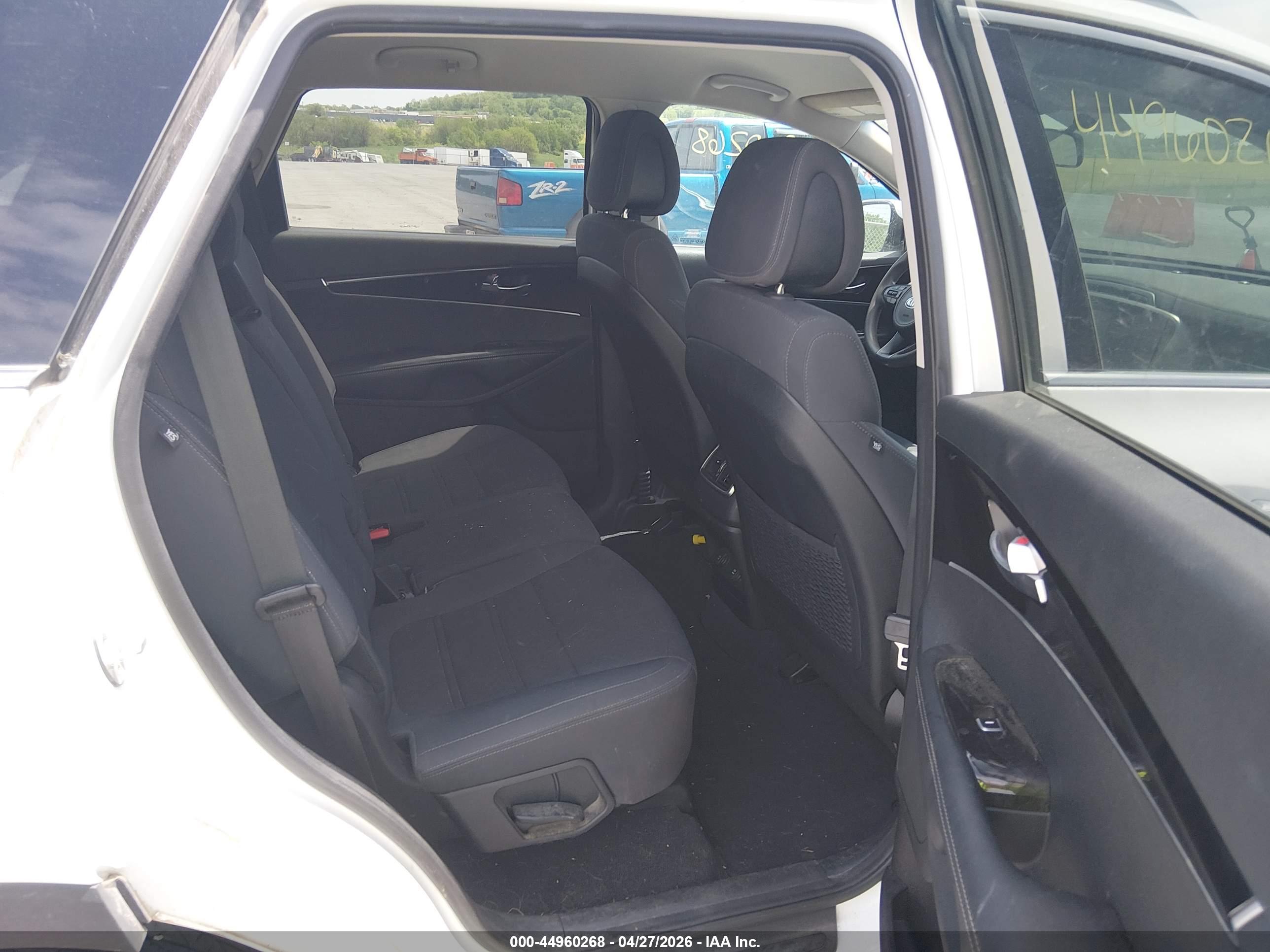 KIA SORENTO image 8