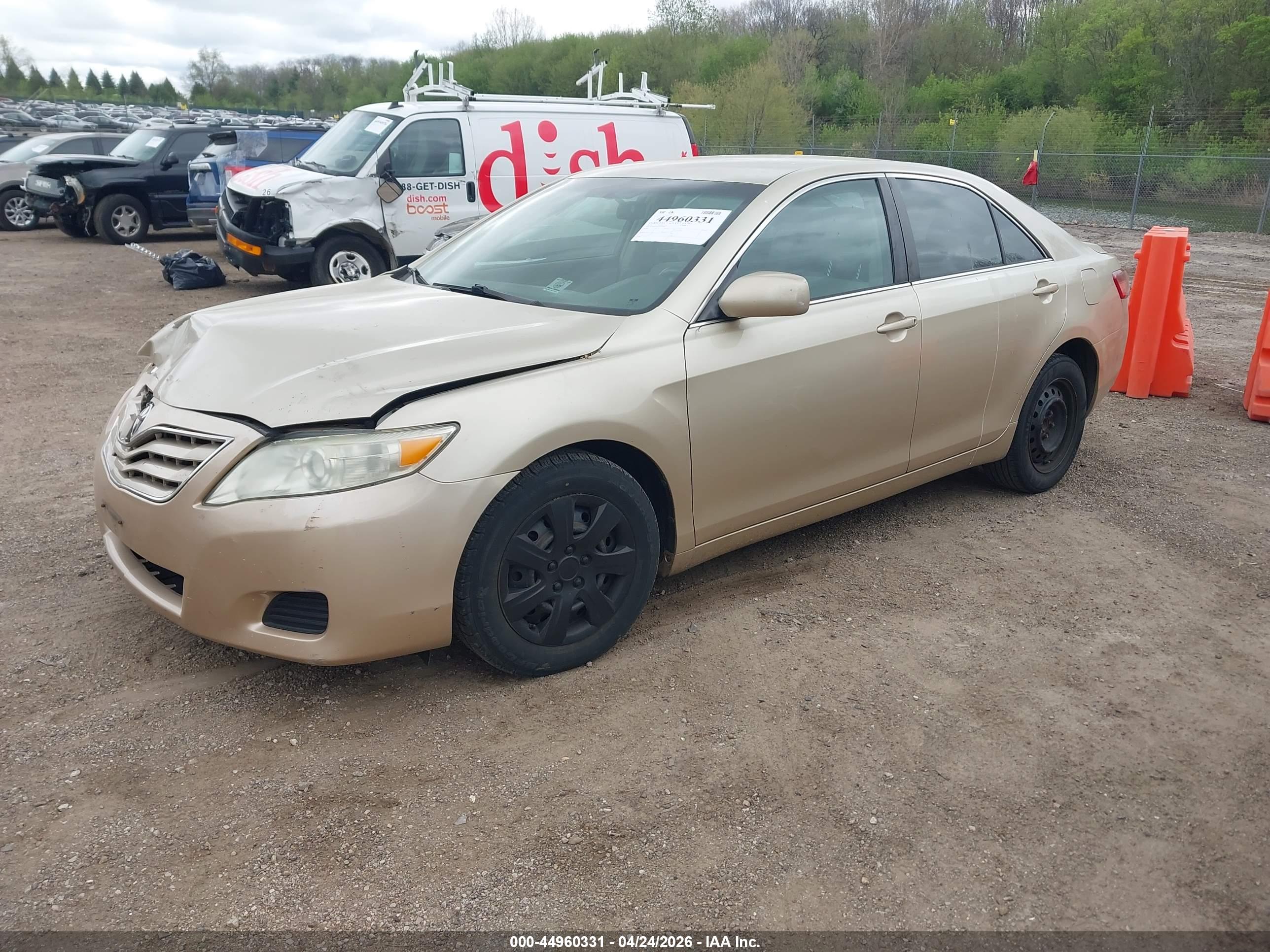 TOYOTA CAMRY image 2