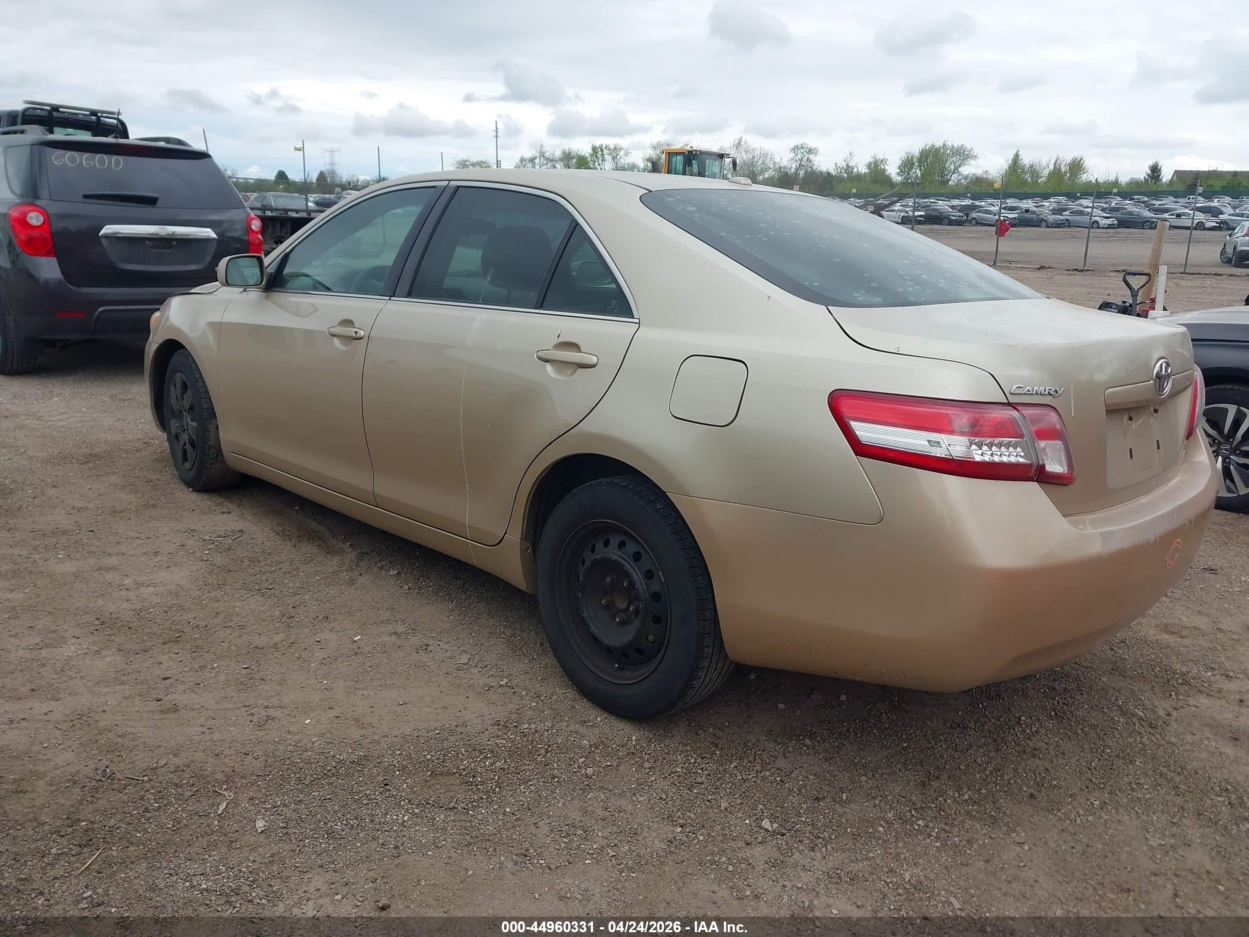 TOYOTA CAMRY image 3