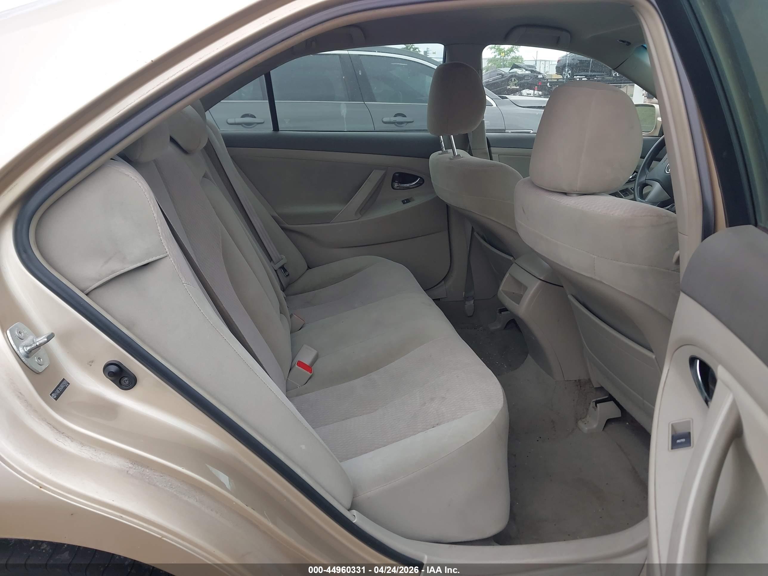 TOYOTA CAMRY image 8
