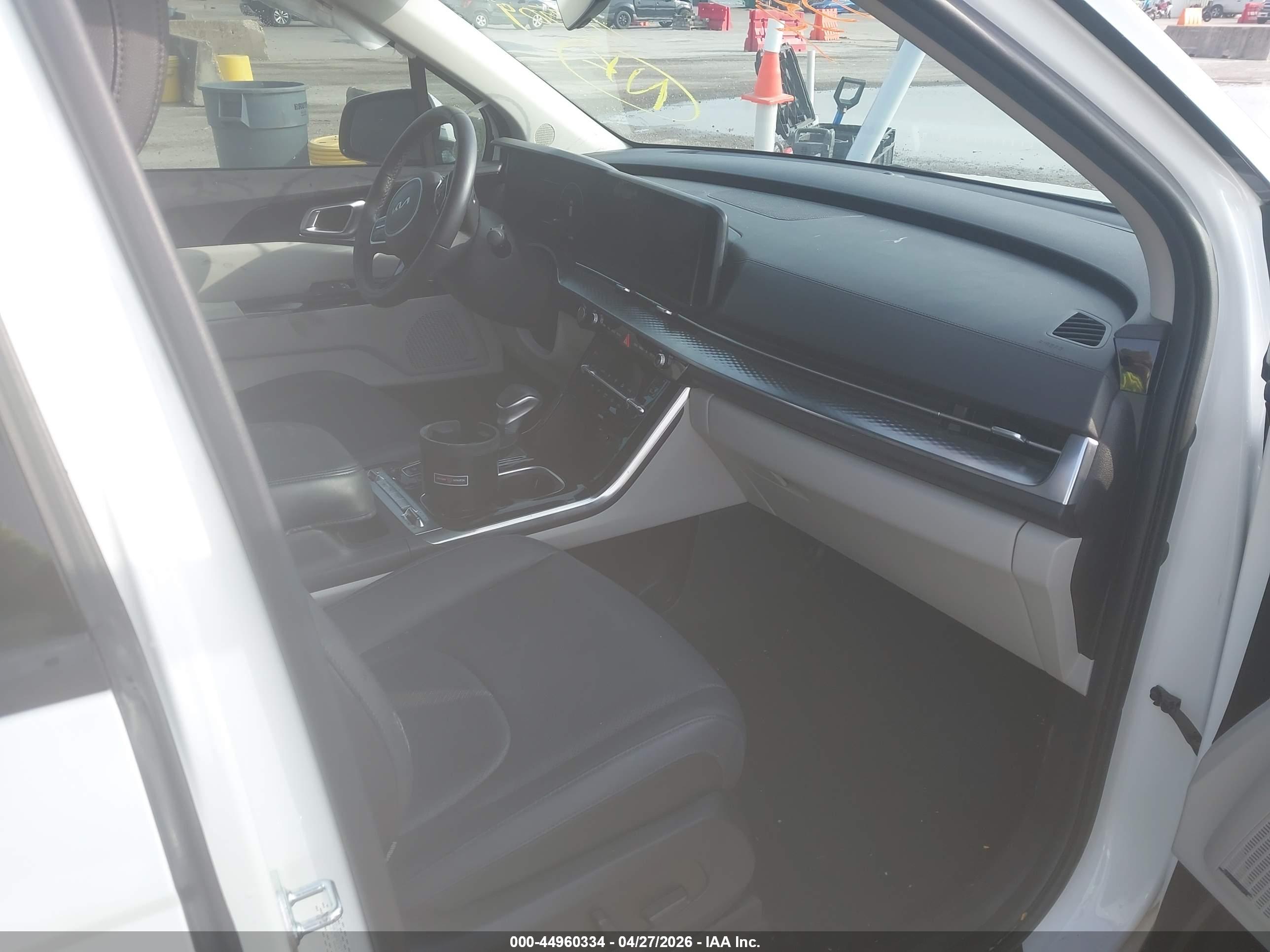 KIA CARNIVAL image 5