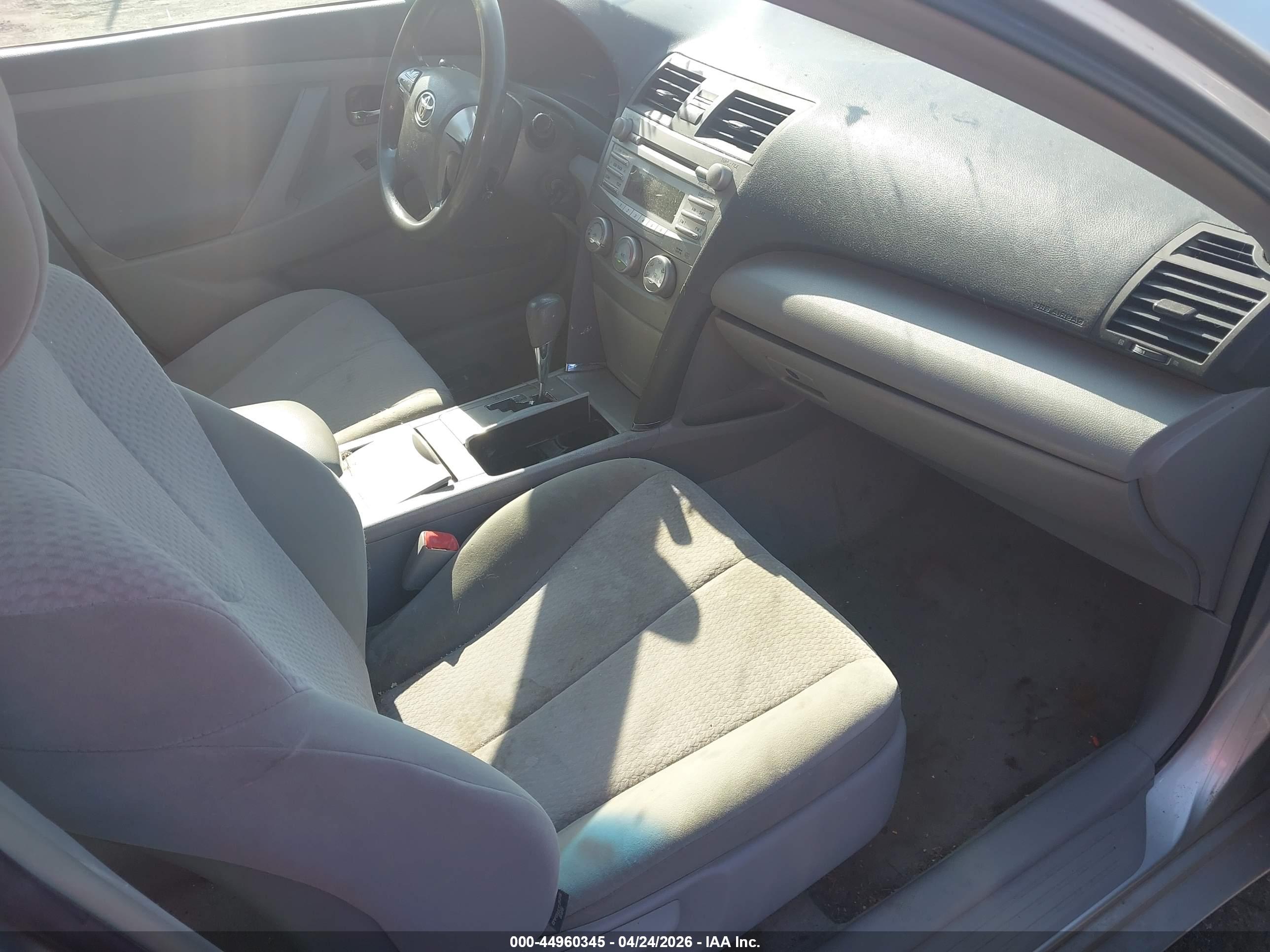 TOYOTA CAMRY image 5