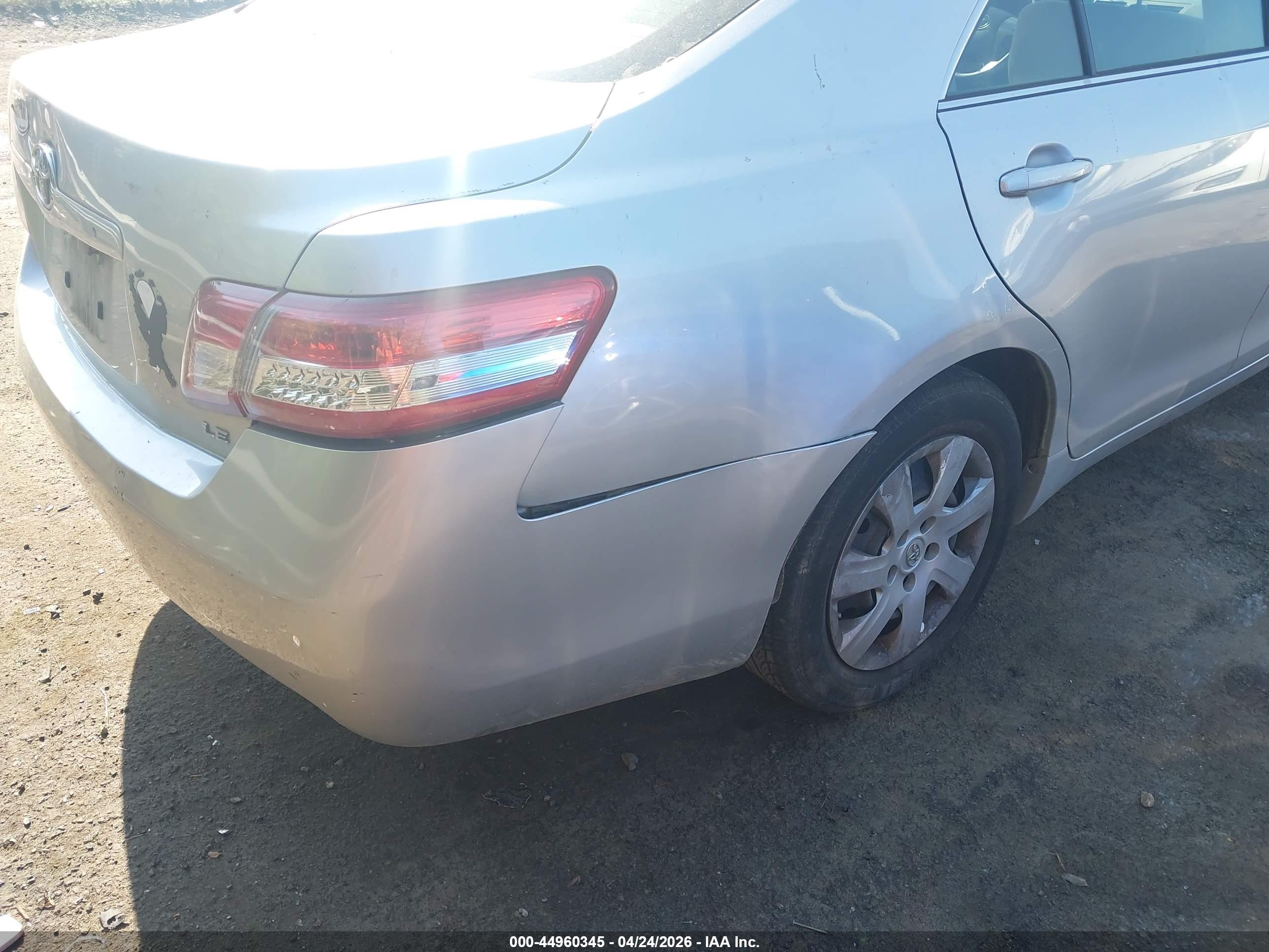 TOYOTA CAMRY image 6