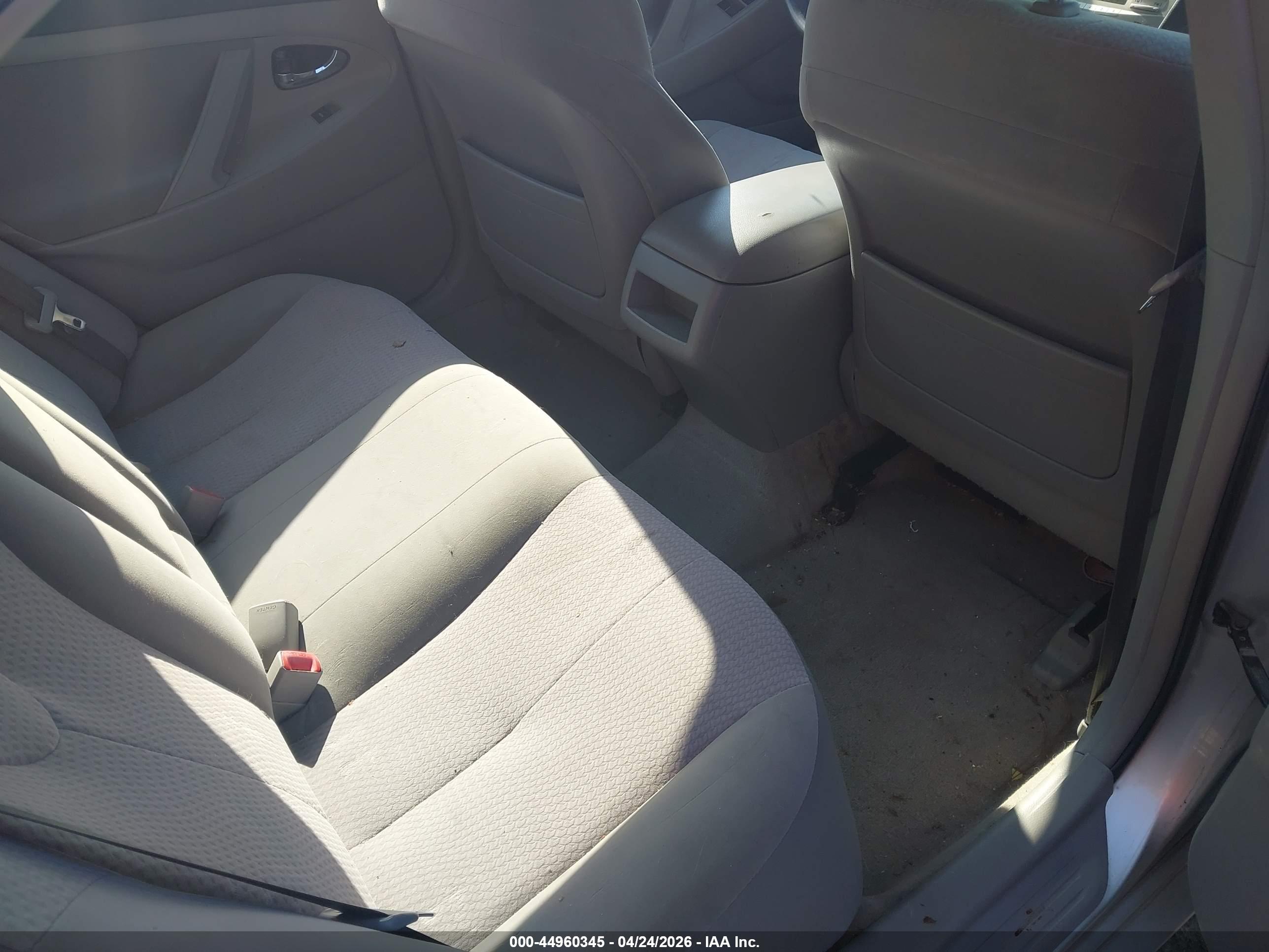 TOYOTA CAMRY image 8