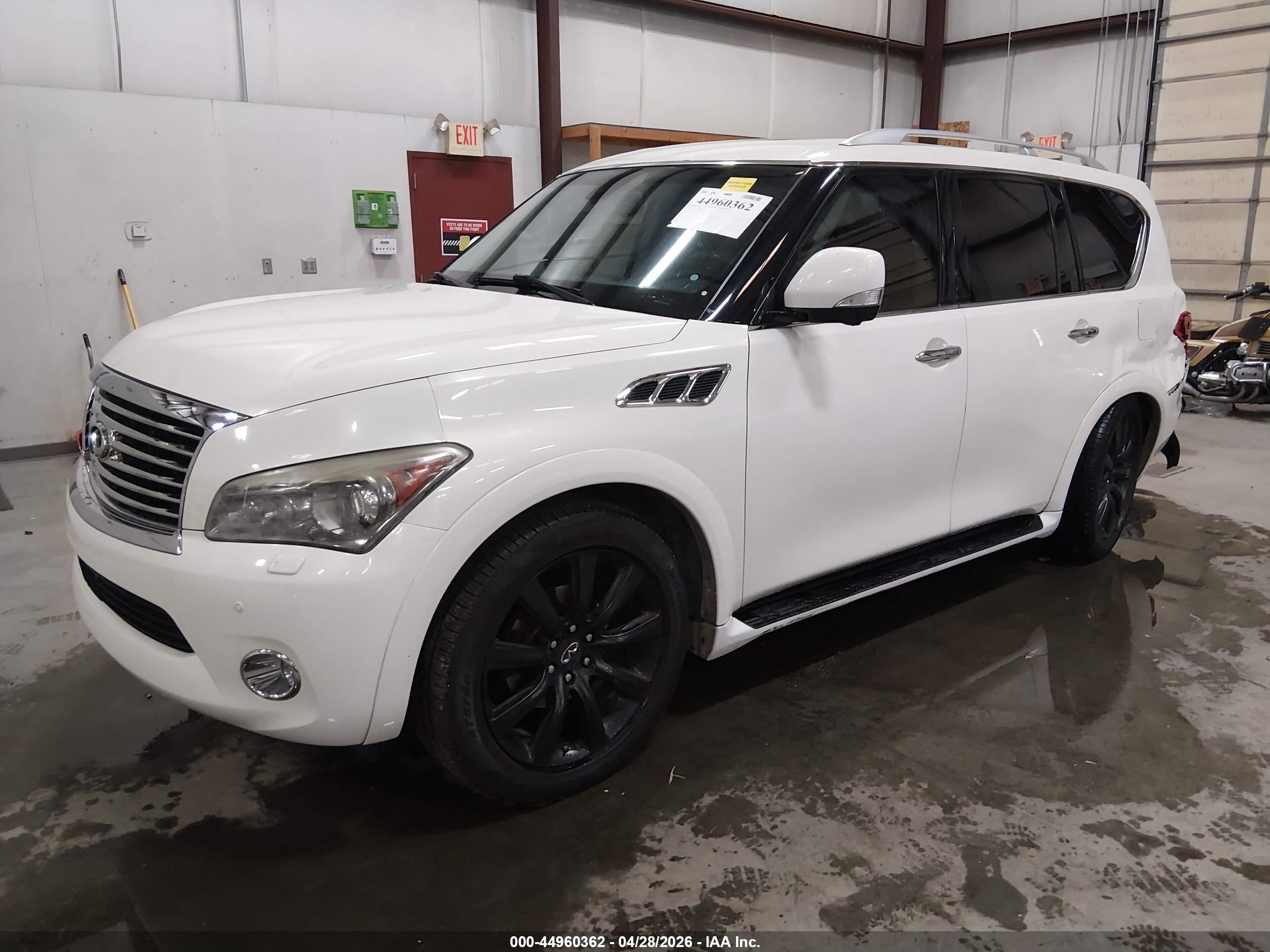 INFINITI QX56 image 2