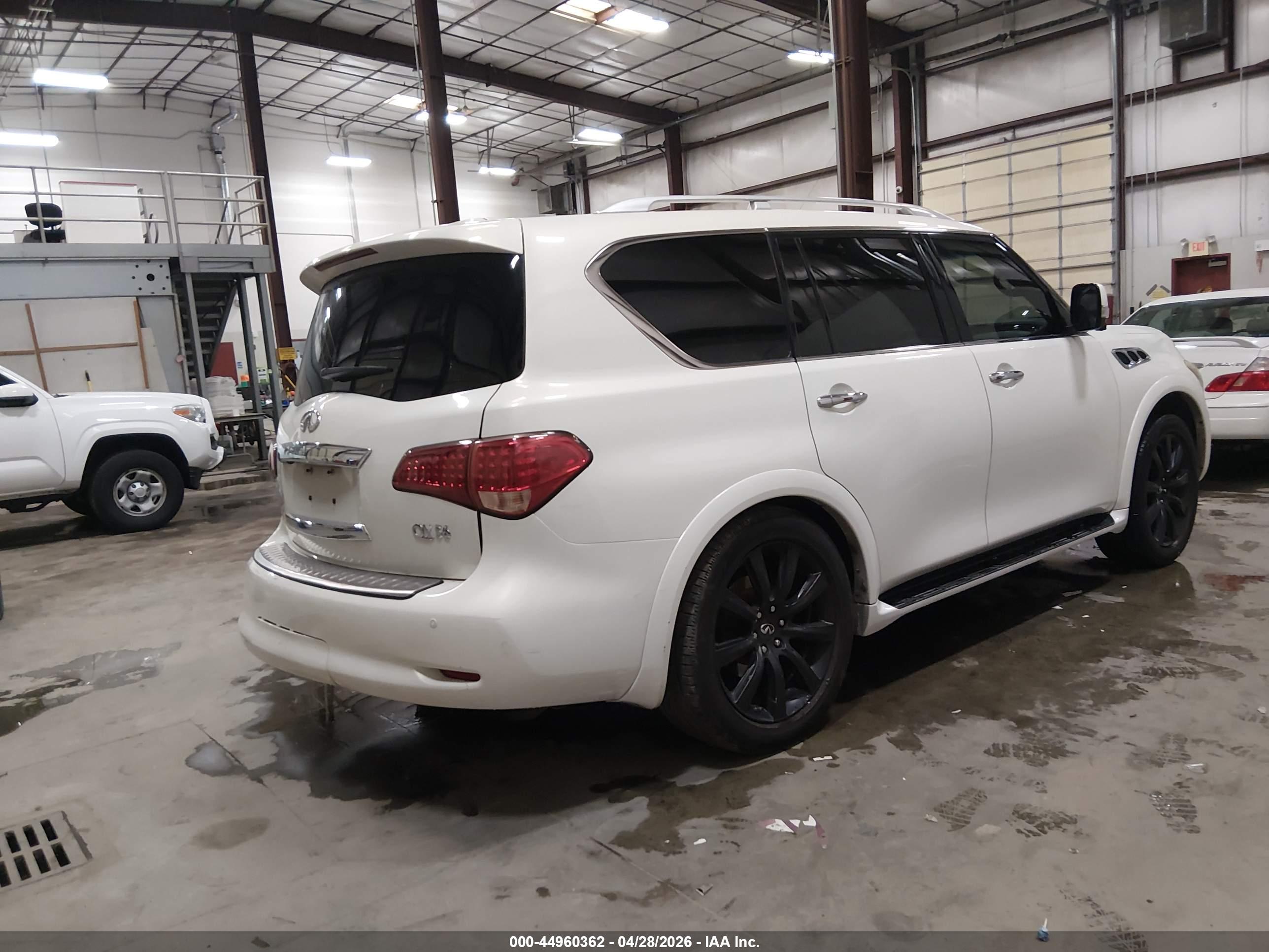 INFINITI QX56 image 4