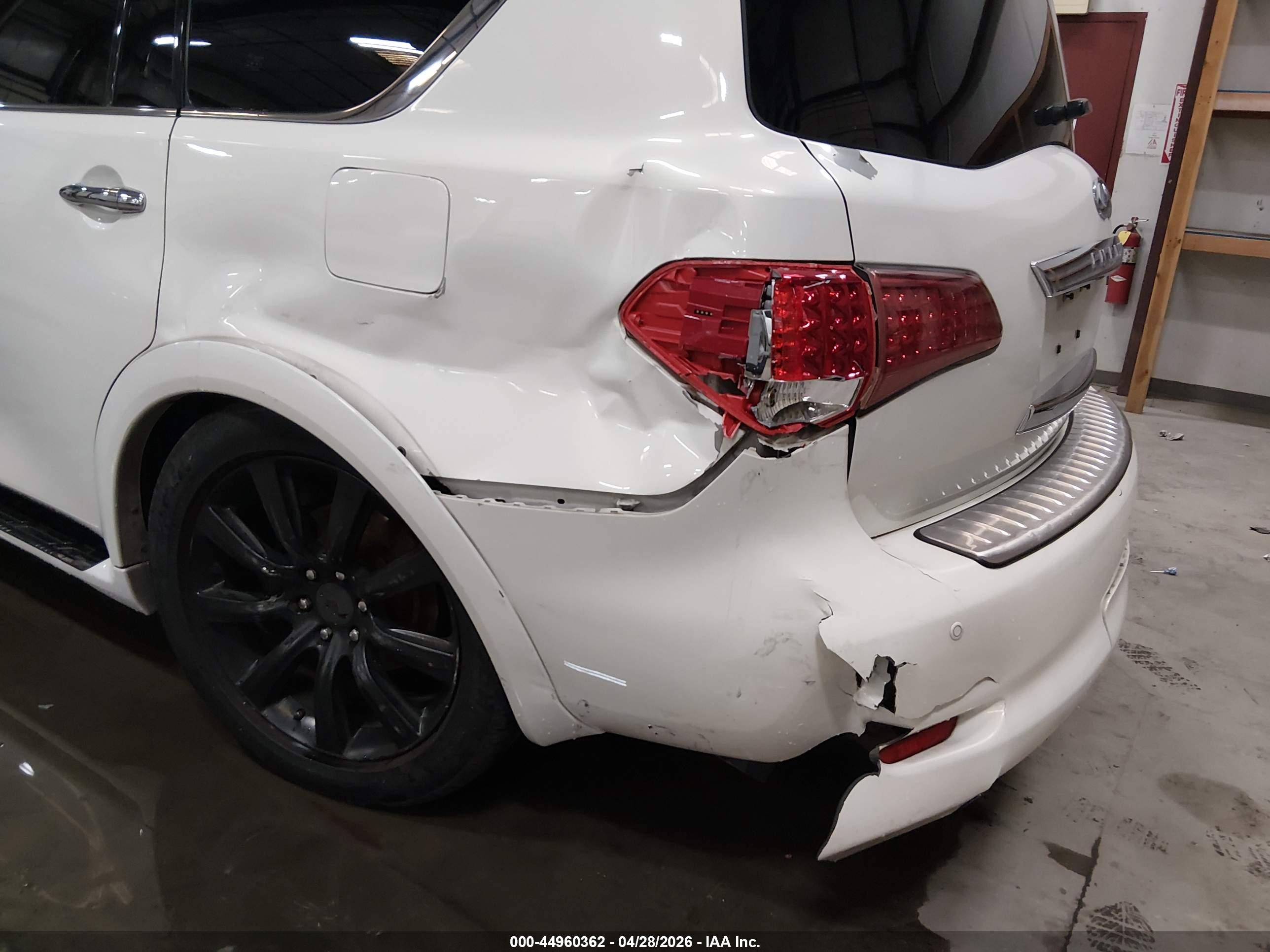 INFINITI QX56 image 6