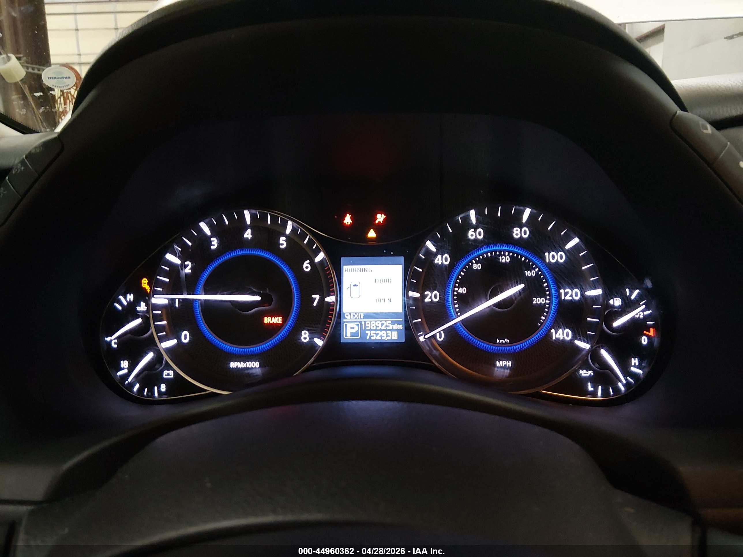 INFINITI QX56 image 7